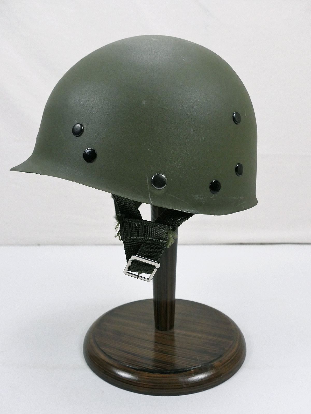 P1090050ArW0H1L64YWFP Typ WW2 / Vietnam US Paratrooper M1 C Innenhelm Stahlhelm Liner oliv Airborne Fallschirmjäger