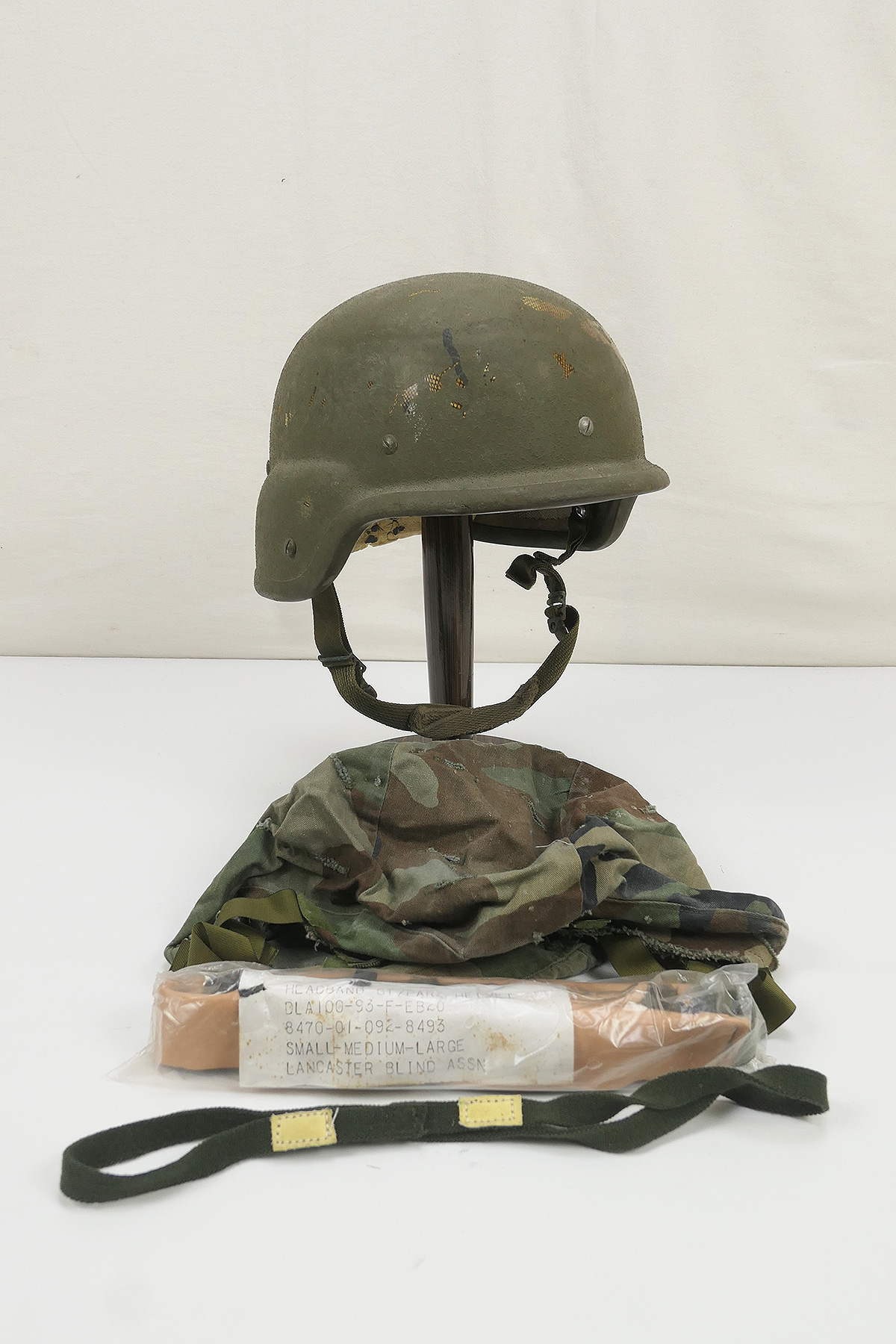 P1510426 #H Nato PASG Paratrooper Gefechtshelm Combat Helm Gr.S mit US Woodland Helmbezug