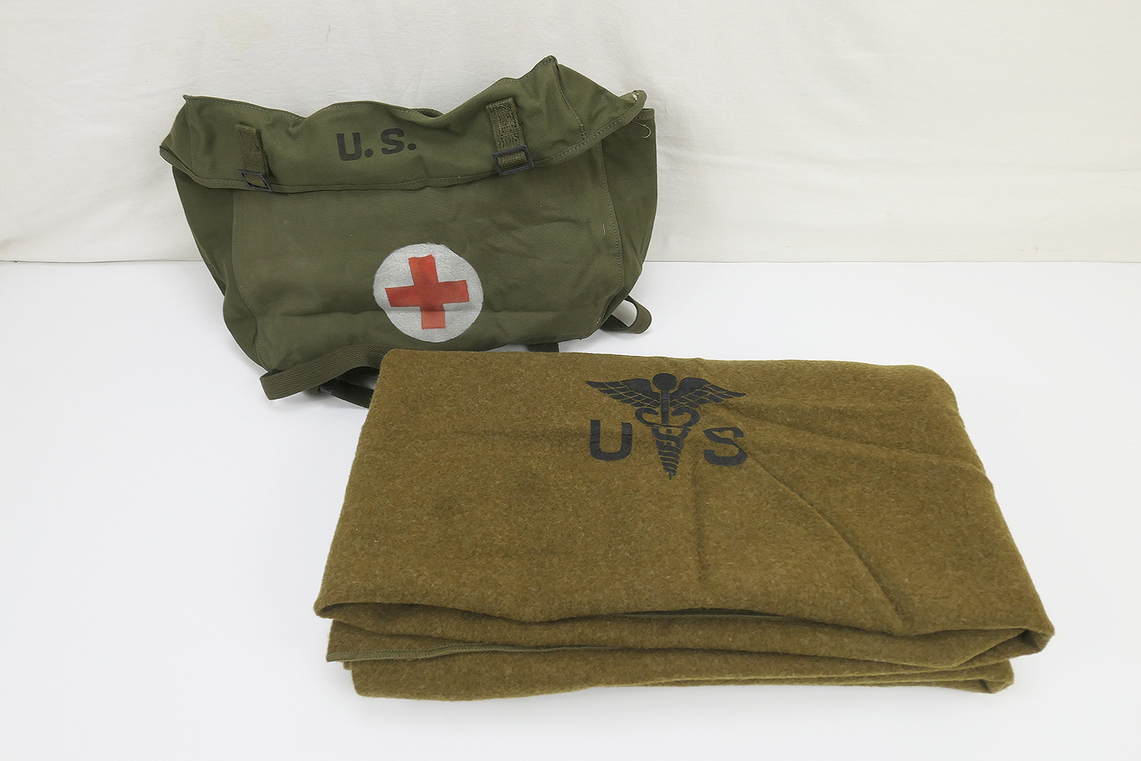 #2 US Sanitäter Pack Field Cargo M-1945 Tasche + Wool virgin Blanket Aesculab Decke Red Cross