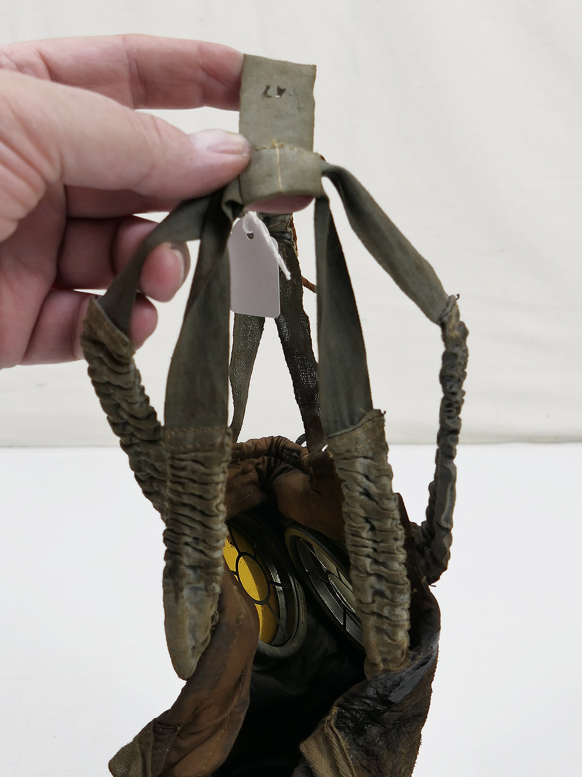 WK1 Original Leder Gasmaske M17 + Filter in Original Bereitschaftsbüchse COLLECTION BATTLE WORN