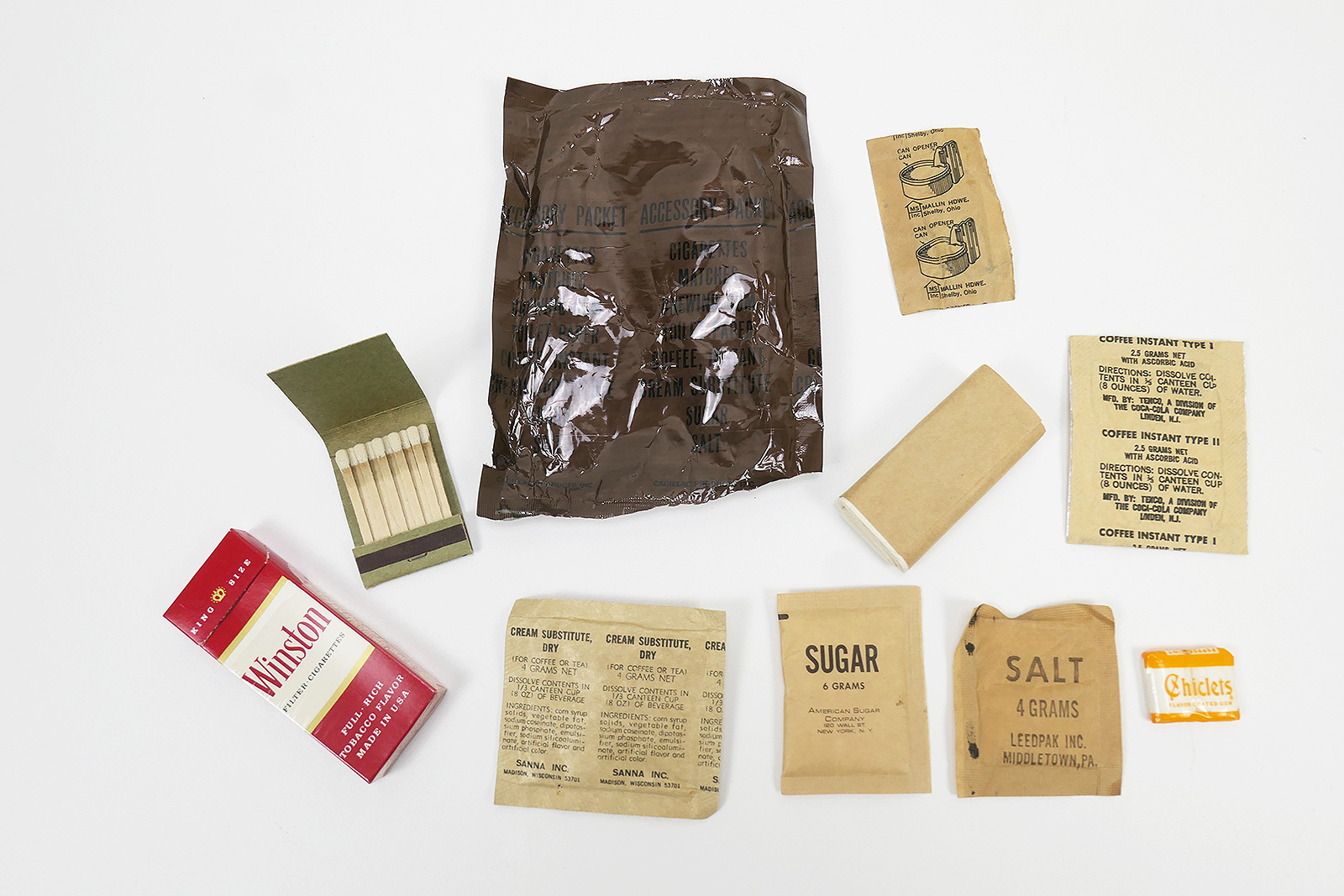 P1420585 #6 US Army Vietnam GI C-Ration Accessory Packet Winston Zigarettenschachtel Dosenöffner ...