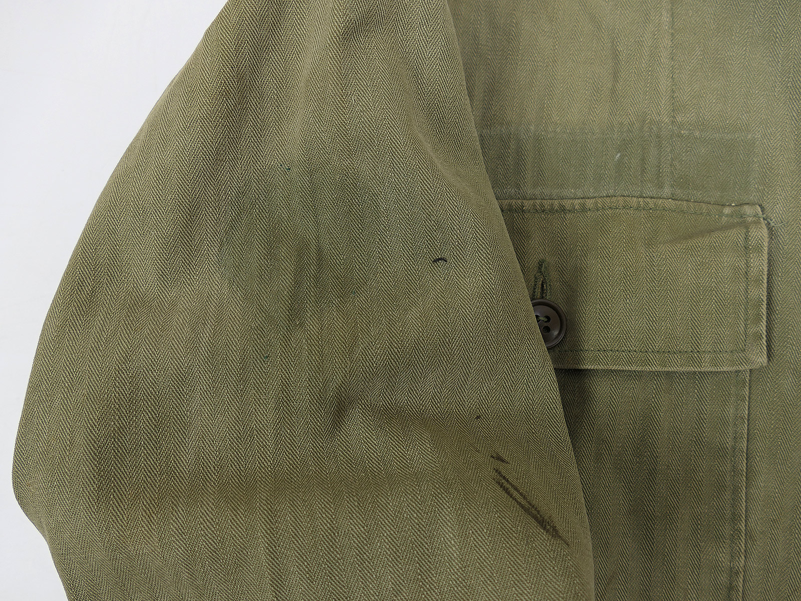 Original US Army WW2 M-1943 HBT Jacket Hemd M-43 BATTLE WORN