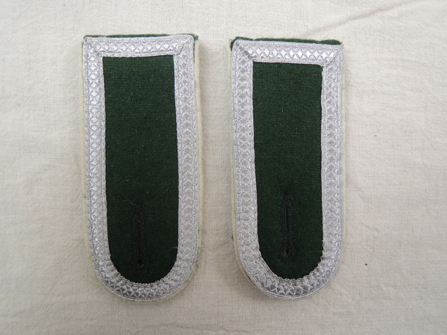 4017-1 Schulterklappen Feldwebel / Wachtmeister M36 Infanterie