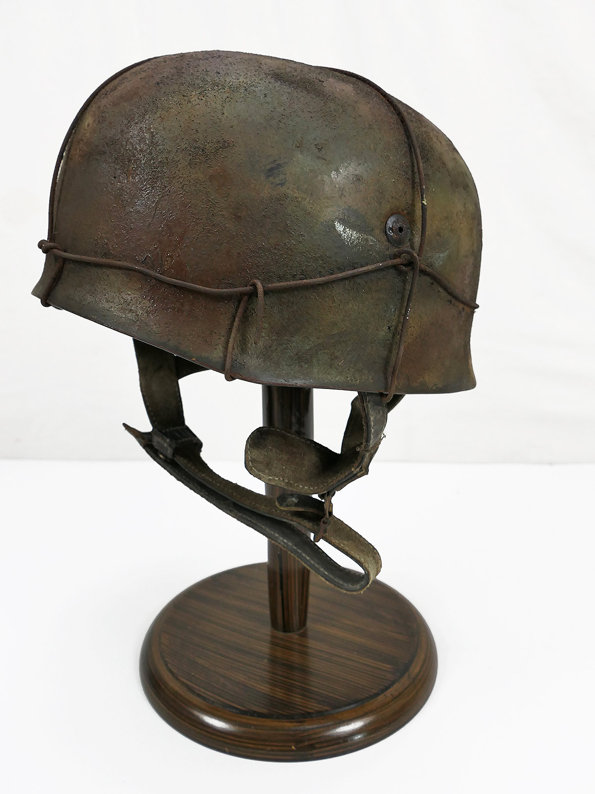 P1760027 Camouflage Fallschirmjägerhelm Stahlhelm M38 Luftwaffe Fallschirmjäger Normandie