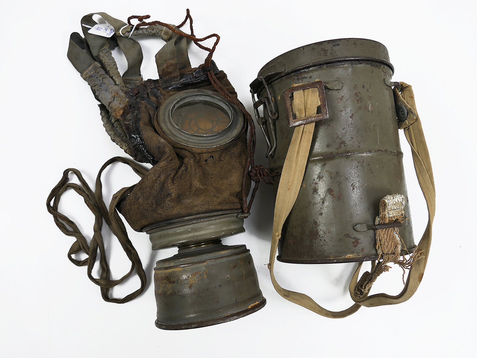 WK1 Original Leder Gasmaske M17 + Filter in Original Bereitschaftsbüchse COLLECTION BATTLE WORN