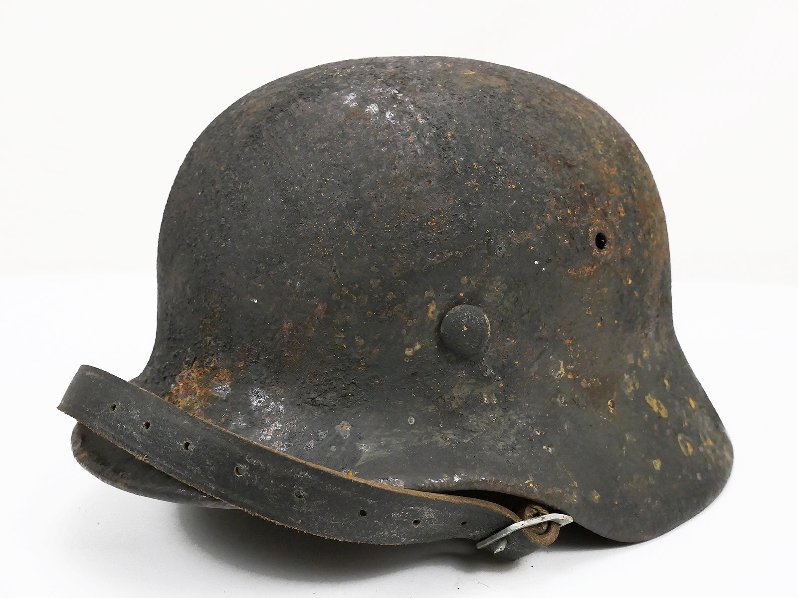Wehrmacht Stahlhelm M40 Glocke 64 mit Helmfutter Gr.57 + Kinnriemen aus Museumsauflösung