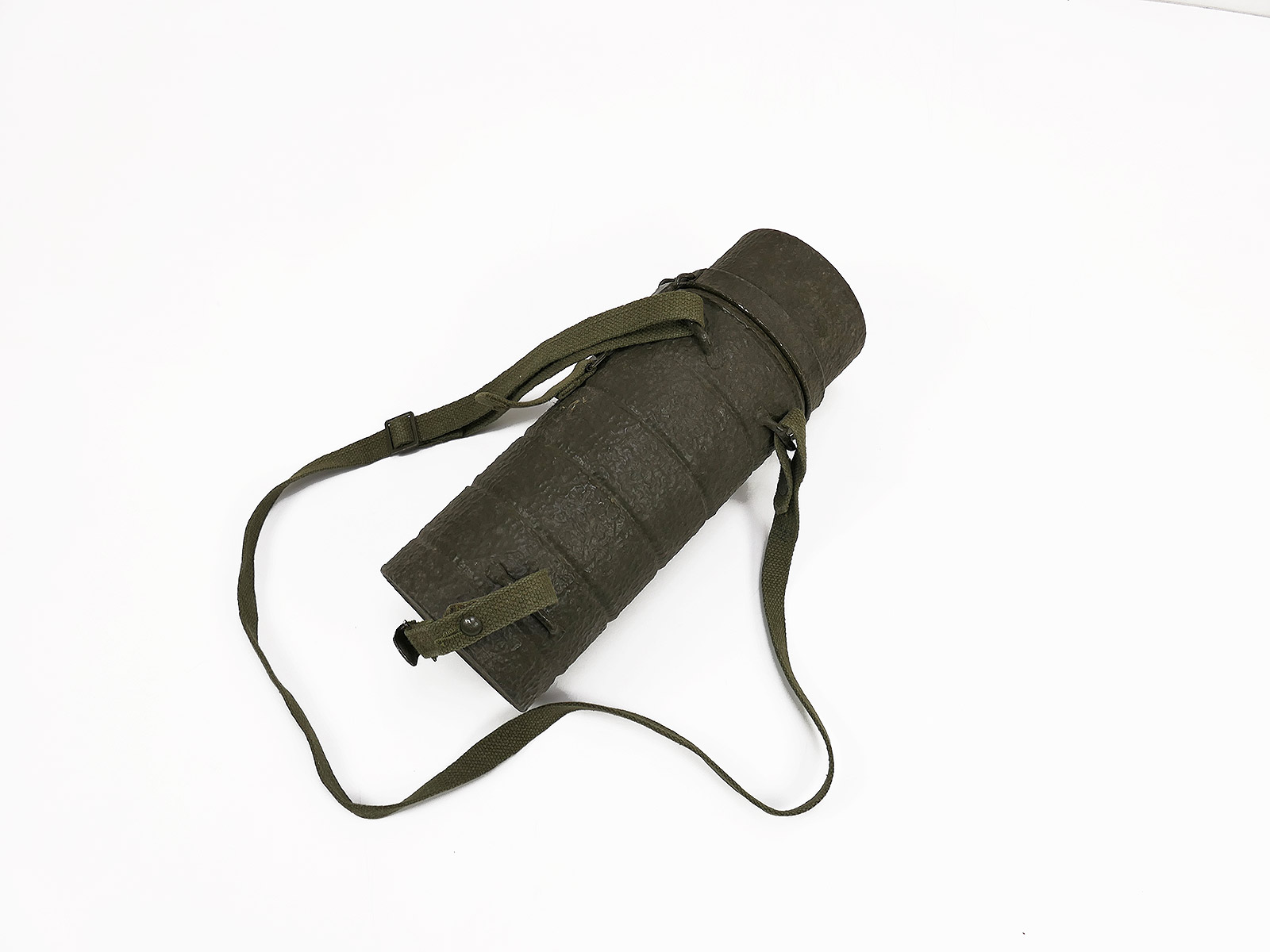  Bundeswehr frühe Gasmaskendose mit kompletter Beriemung SAMMLUNG 