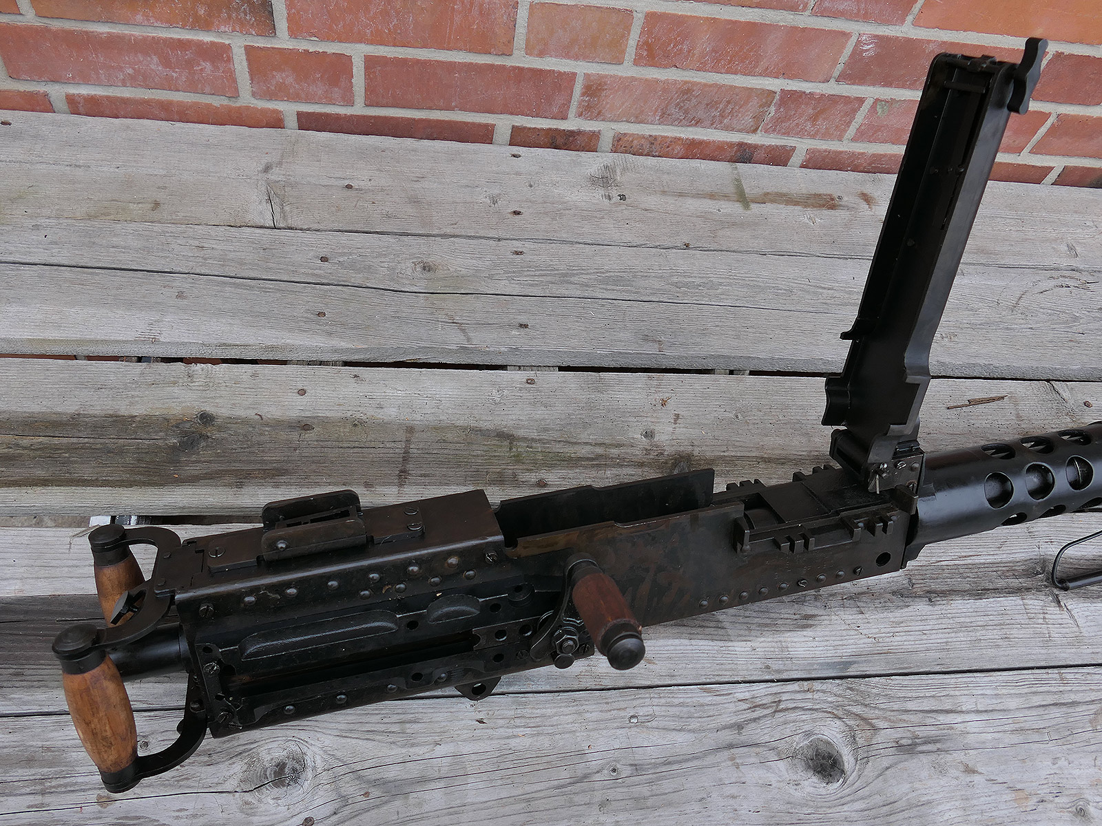 #A Browning Machine Gun MG Cal. 50 M2 Jeep Lafette Tripod - Modell - 1:1 Metall Nachbau Lauf zerlegbar