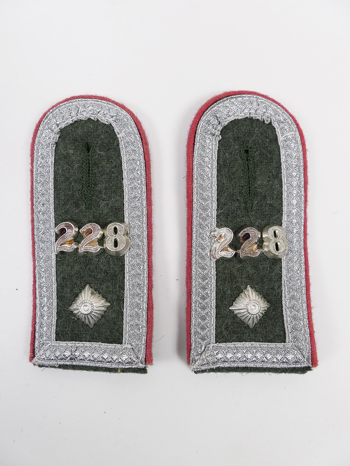 Feldwebel Schulterklappen Panzerjäger 228 mit Metall Auflagen Typ M40 für Feldbluse