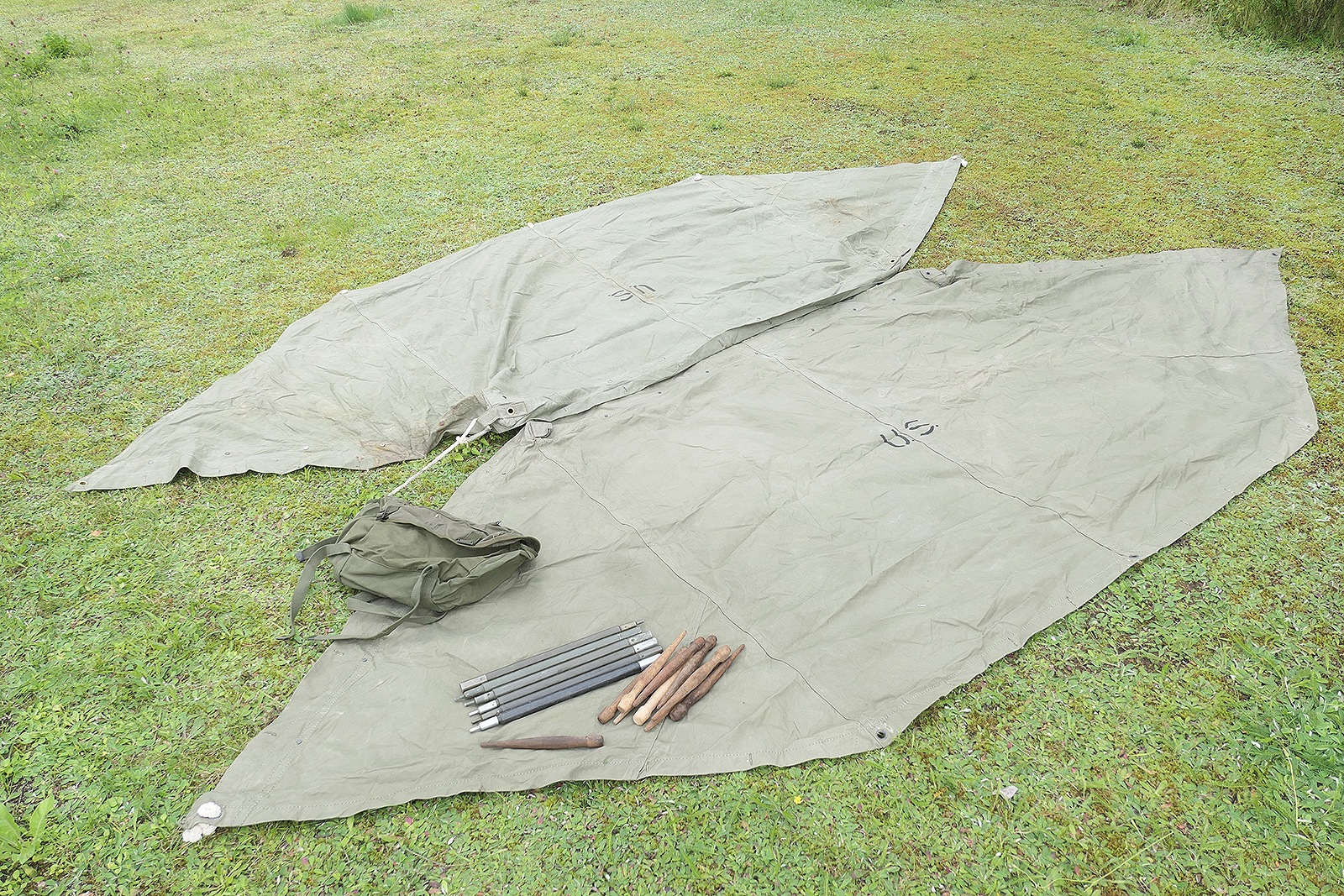 #1 TYP US WW2 Zelt 2x Zeltbahn shelter Zeltplane tent half + Stangen und Holzpflöcke - Zweimannzelt