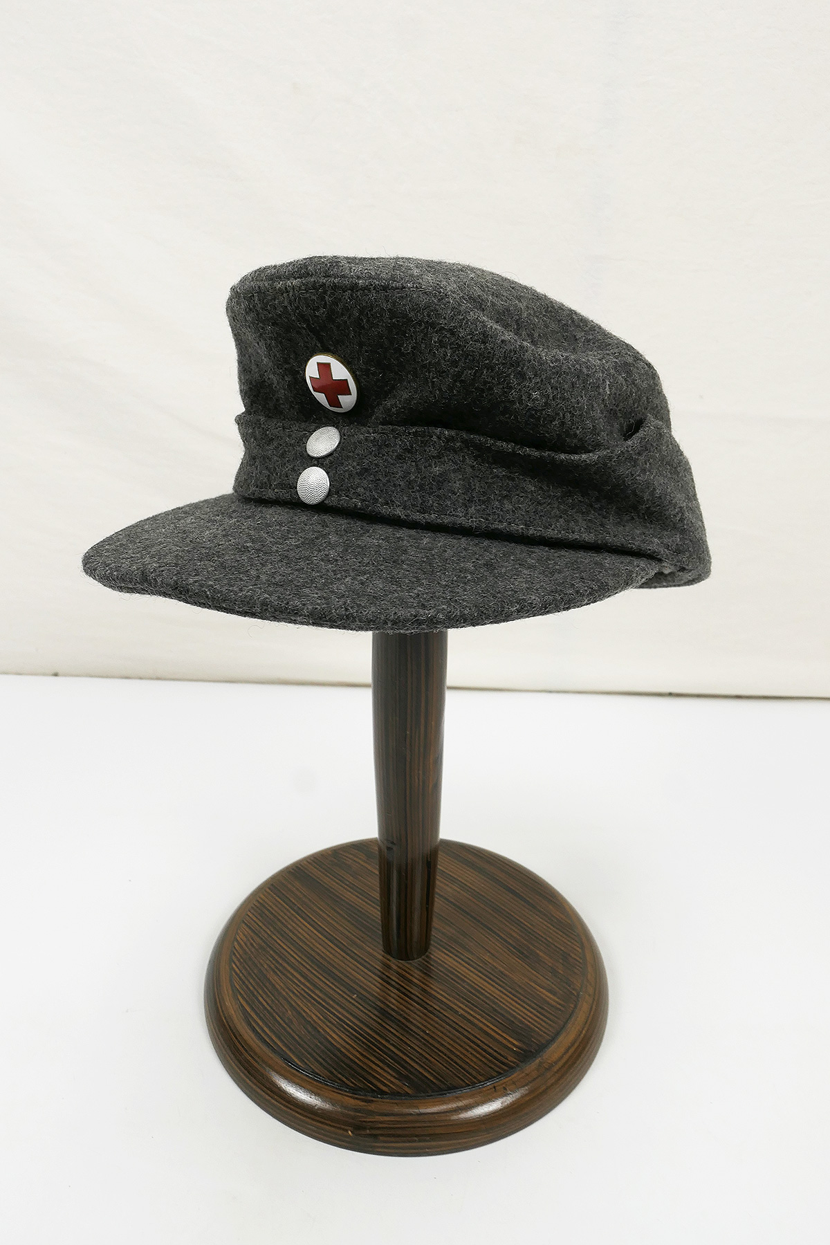 TYP WK2 Deutsches Rotes Kreuz DRK Feldmütze M43 mit Abzeichen Gr.56