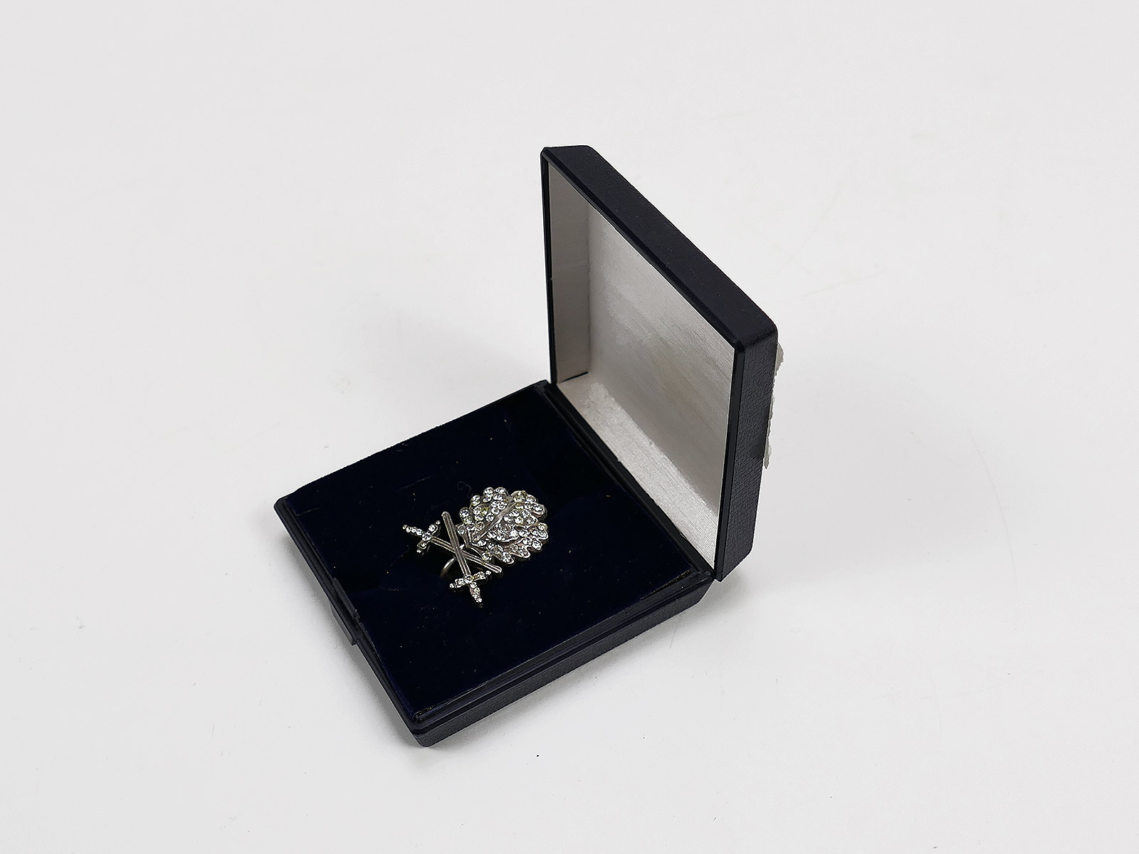 Eichenlaub mit Schwertern u. Brillanten zum Ritterkreuz des Eisernen Kreuzes 1939