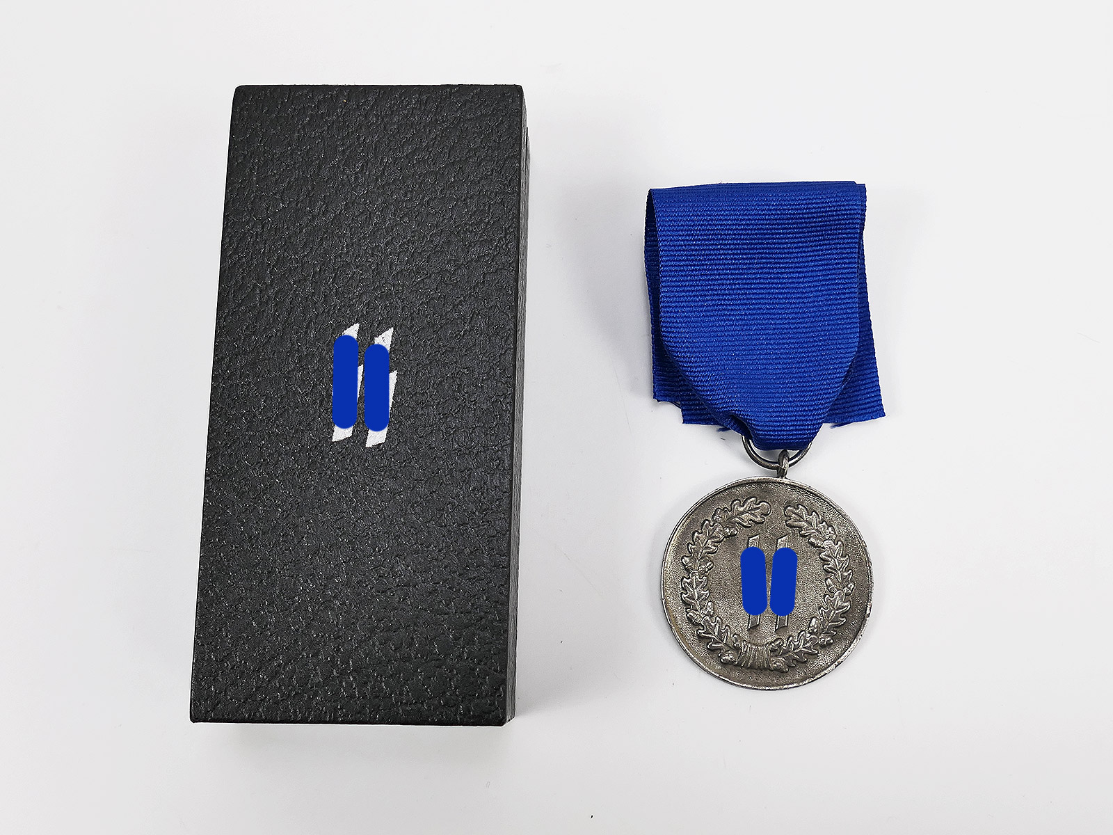 SS Dienstauszeichnung für 4 Jahre Treue Dienste in der SS im Verleihungsetui SS Dienstauszeichnung für 4 Jahre Treue Dienste in der SS im Verleihungsetui