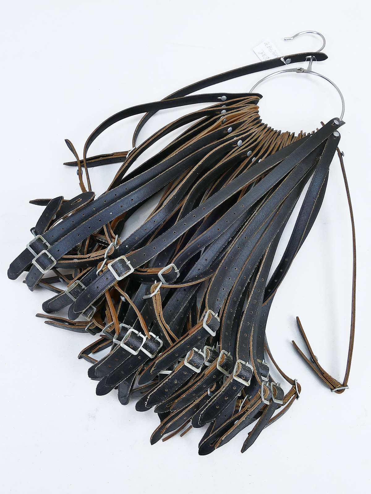 P1350146 WK2 Wehrmacht Stahlhelm Kinnriemen Schwarz  / Sturmriemen Leder Lederriemen gestempelt 1940-43