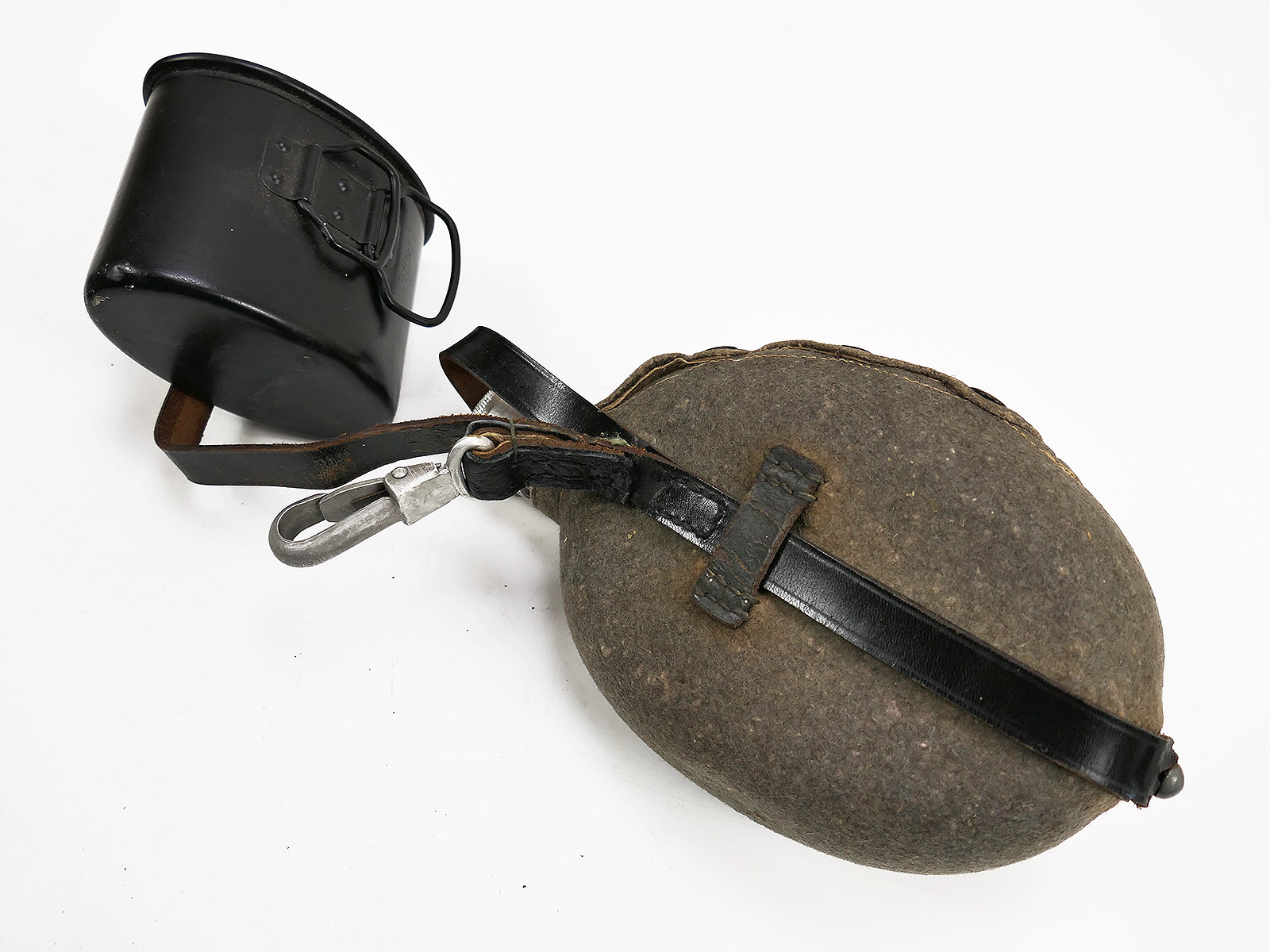 Wehrmacht Feldflasche mit Alu Becher COLLECTION BATTLE WORN