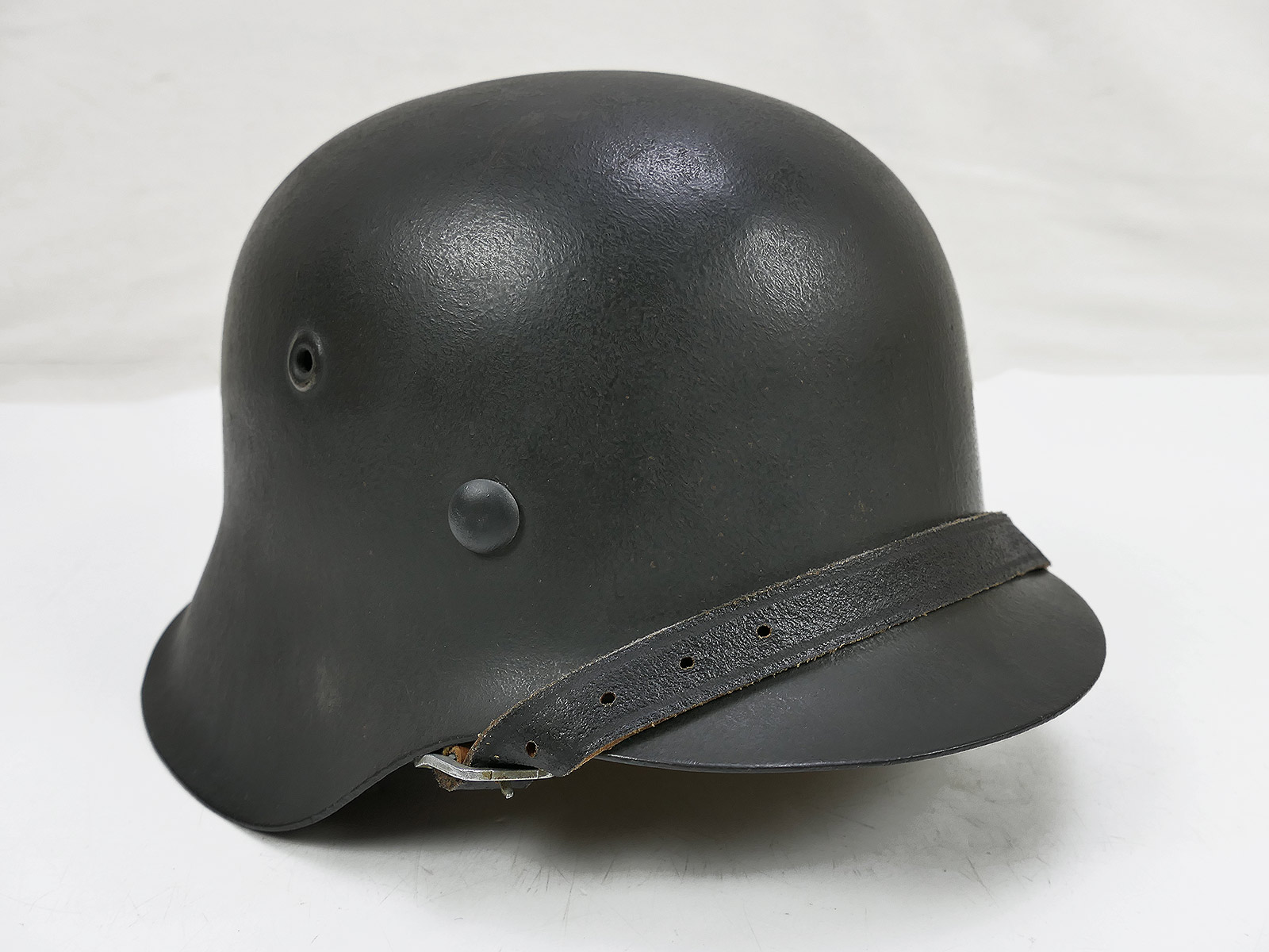Original Luftwaffe Stahlhelm M42 ET64 mit Helmfutter u. Kinnriemen Gr.57 BATTLE WORN