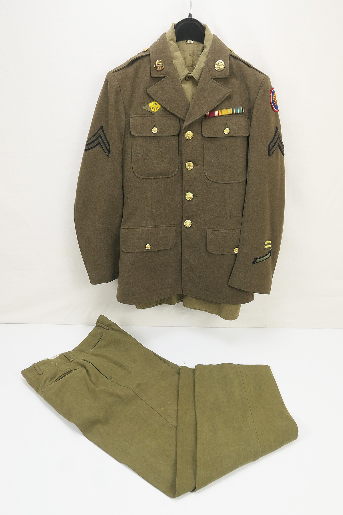 P1540151 US ARMY WW2 Uniform Field Wool Jacket 106st Division 1940 mit Feldhemd und Hose