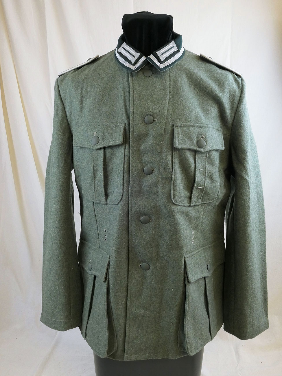 11427-01 WH Feldbluse M36 Feldjacke Uniform feldgrau Feldwebel mit Litze Kragenspiegeln und Schulterklappen