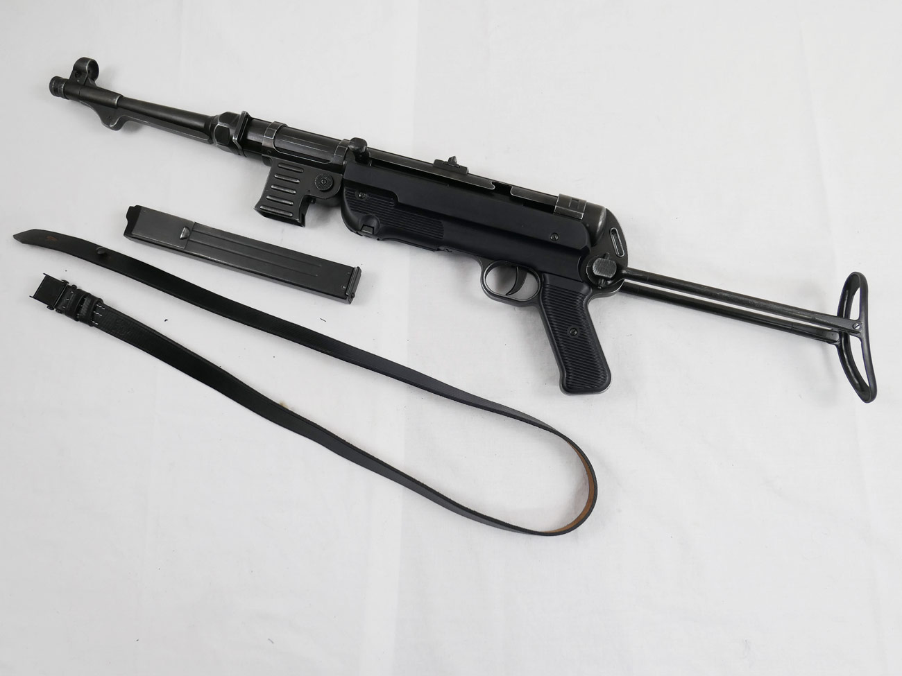 MP40 Maschinenpistole Wehrmacht Deko Modell Filmwaffe antik finish mit Tragegurt MP 40