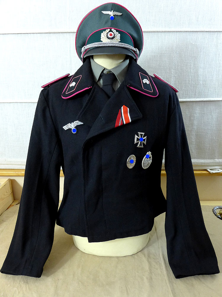 Wehrmacht Panzerjacke mit Schirmmütze Panzeruniform