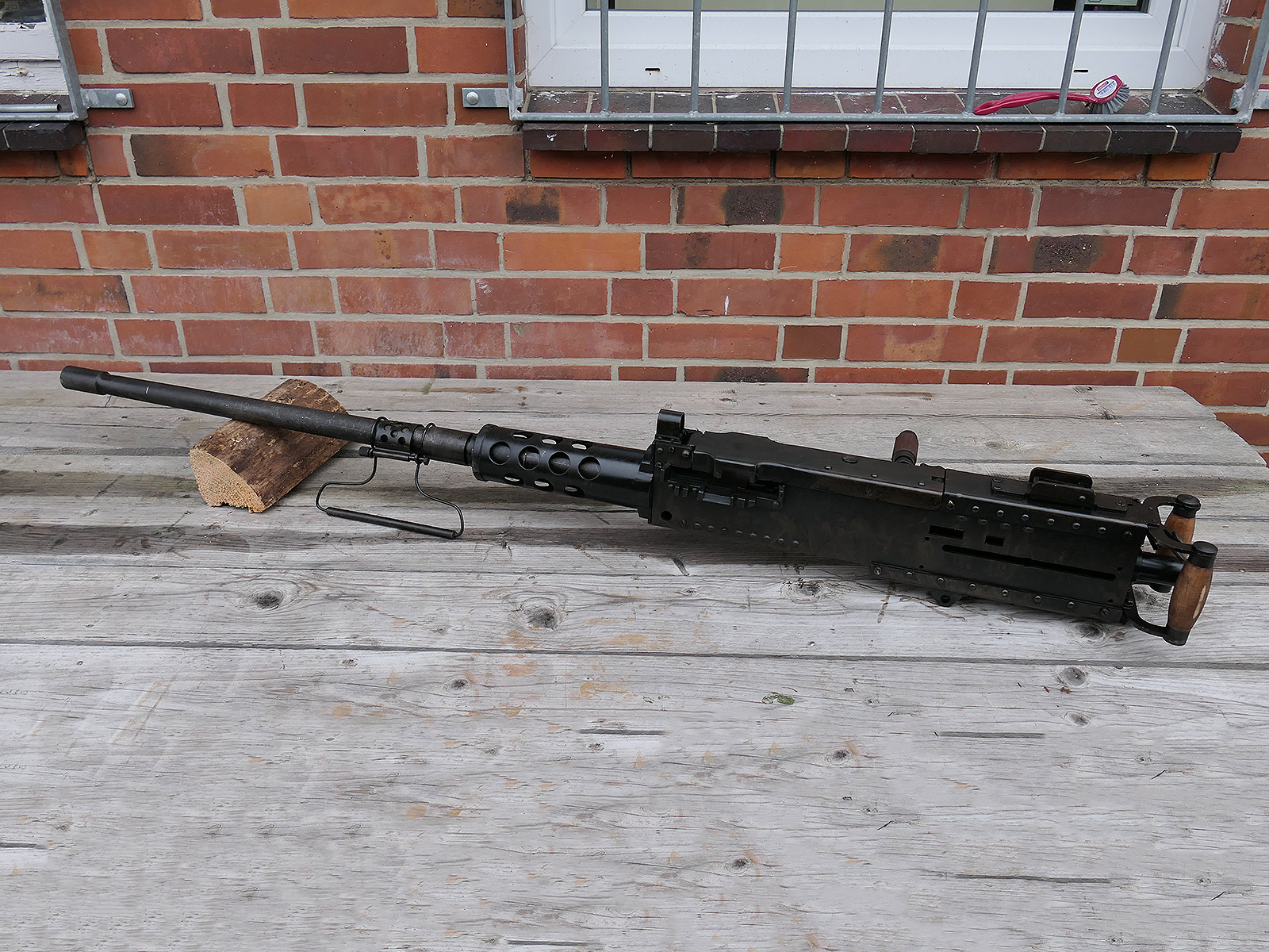 #A Browning Machine Gun MG Cal. 50 M2 Jeep Lafette Tripod - Modell - 1:1 Metall Nachbau Lauf zerlegbar