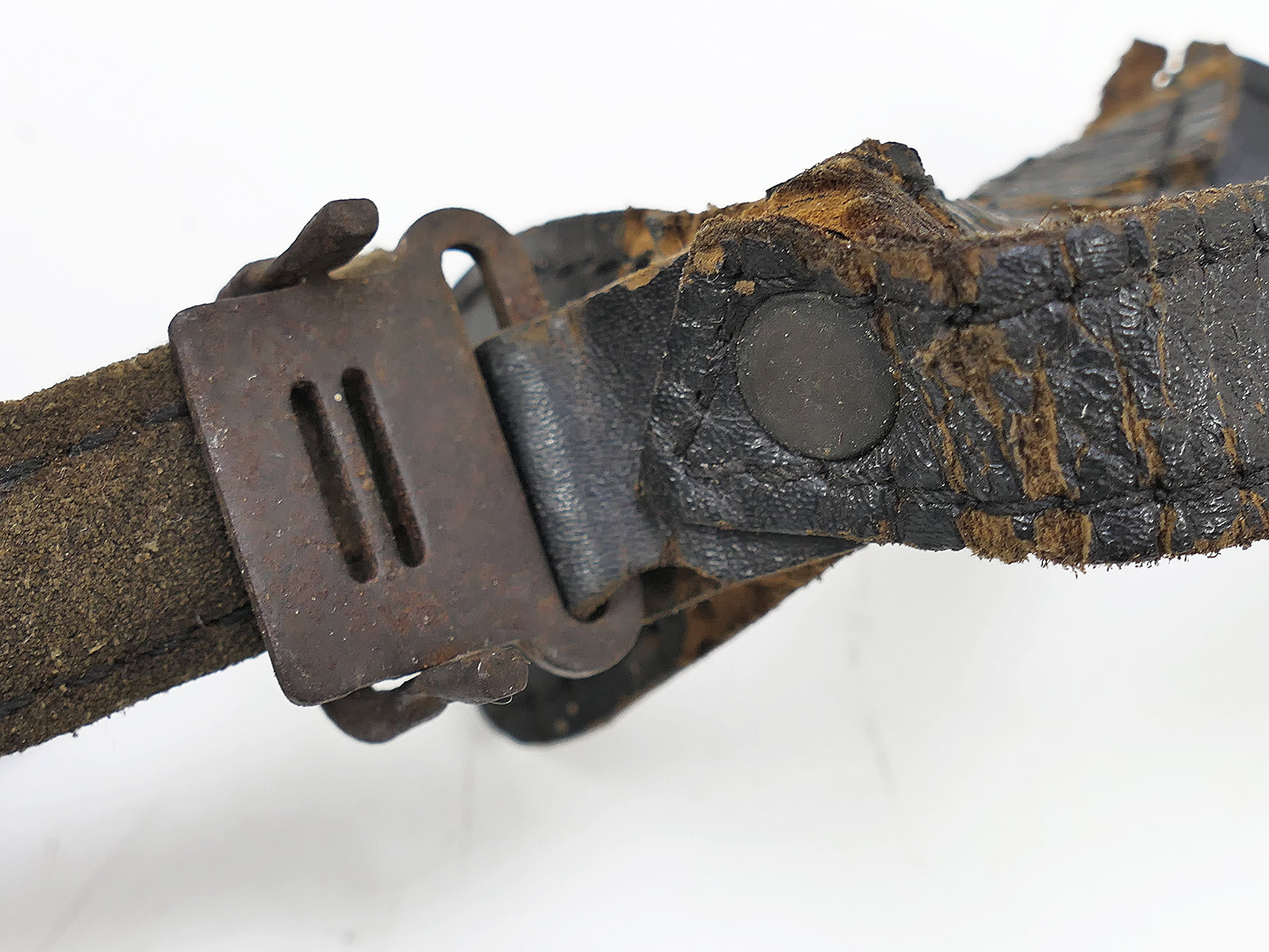 Vintage LW Kinnriemen Fallschirmjägerhelm M38 Stahlhelm Luftwaffe Kinn Beriemung Leder BATTLE WORN