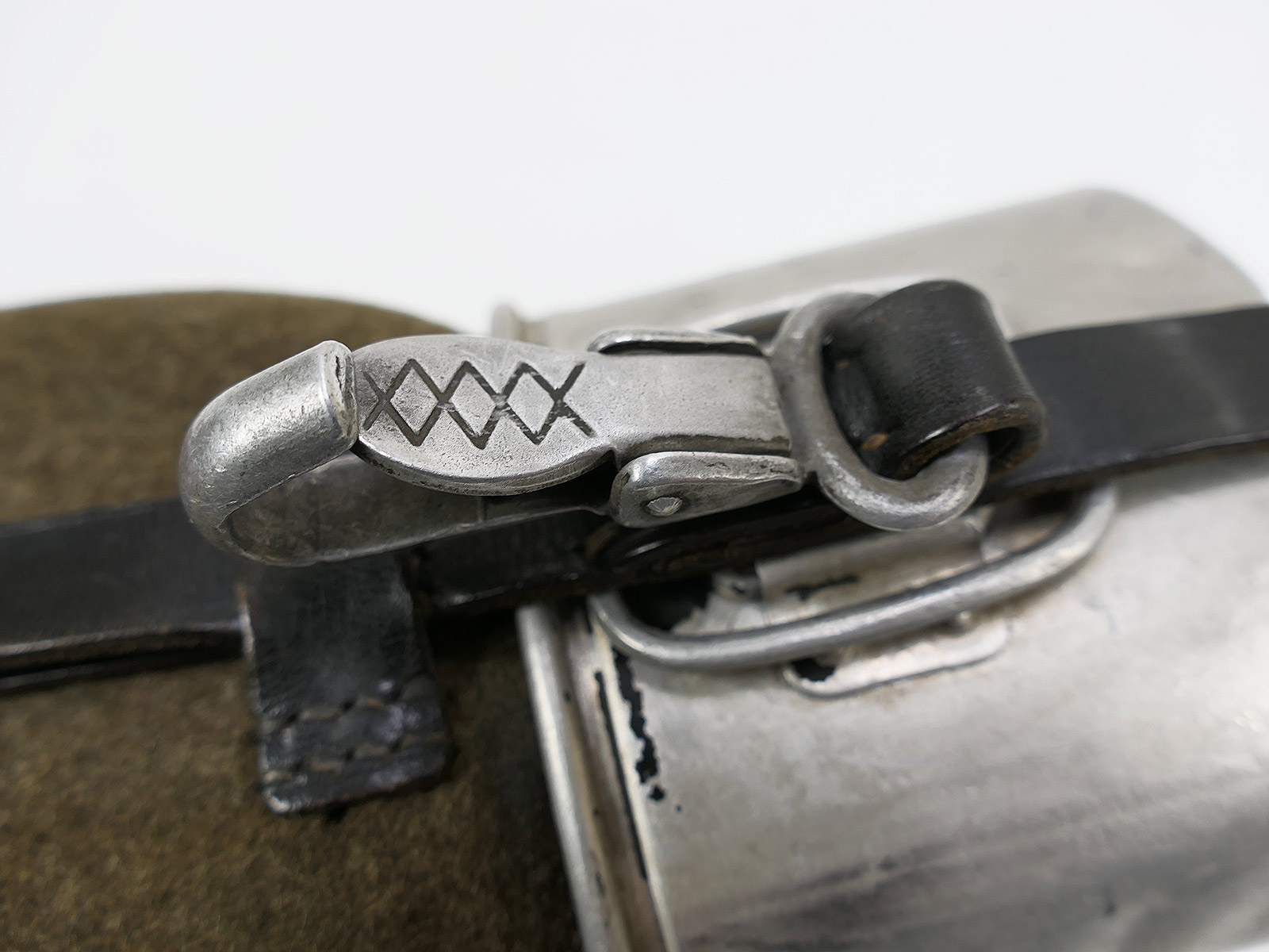 Wehrmacht Feldflasche ESB40 mit Original Alu Becher WAL39  COLLECTION BATTLE WORN