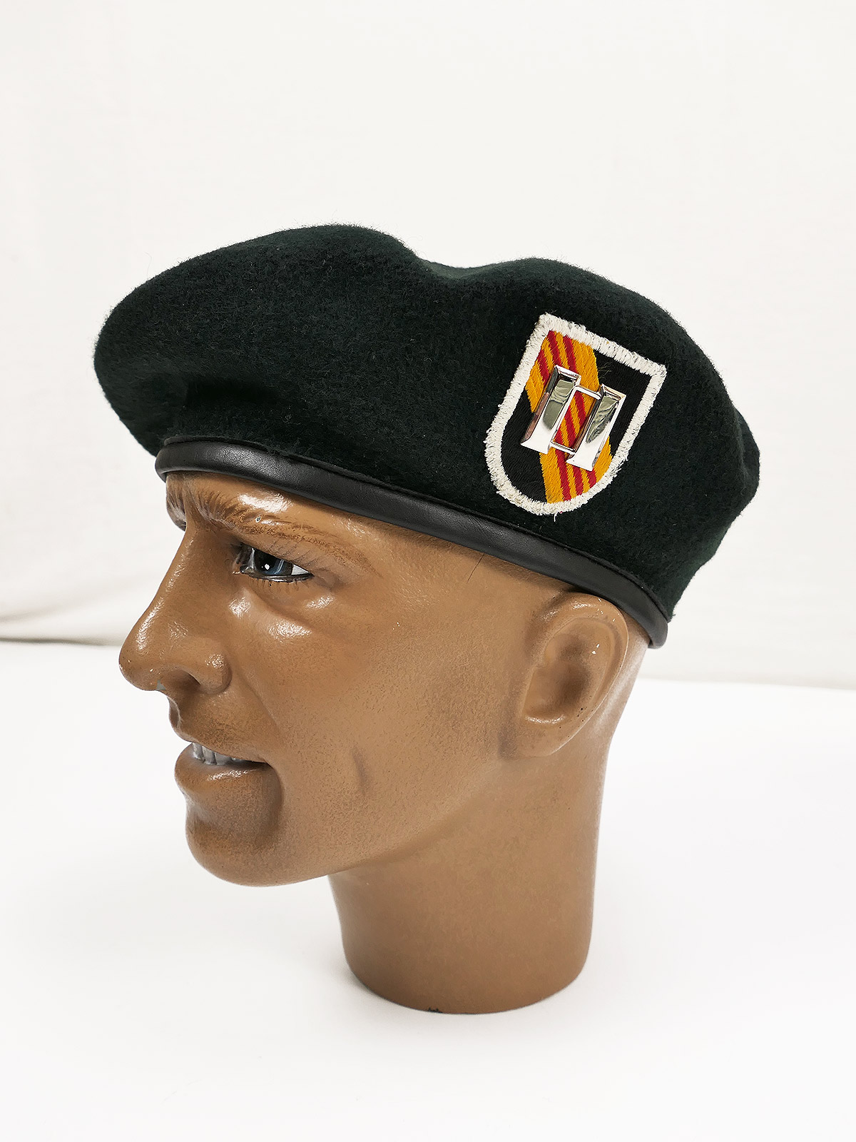 US Army Green Beret Captain Special Forces Group Barett mit Metall Abzeichen Dänischer Hersteller