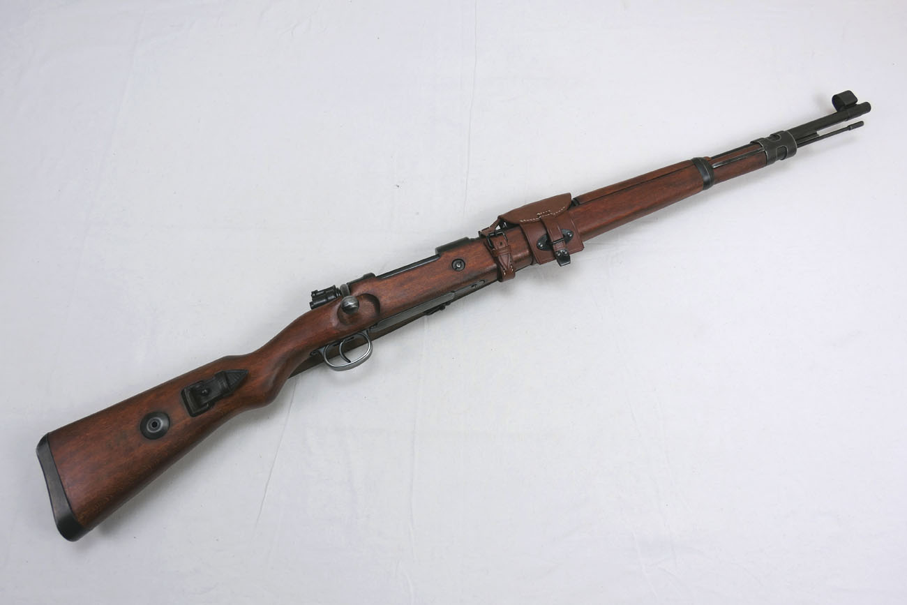 K98 Fallschirmjäger Kradmelder Karabiner Filmwaffe mit Trageriemen Visierschutz und Korntunnel