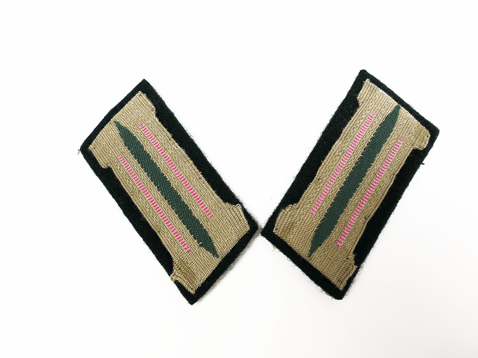 Wehrmacht Paar Kragenspiegel Panzer/ Panzerjäger (rosa) Mannschaften auf M36 Unterlage