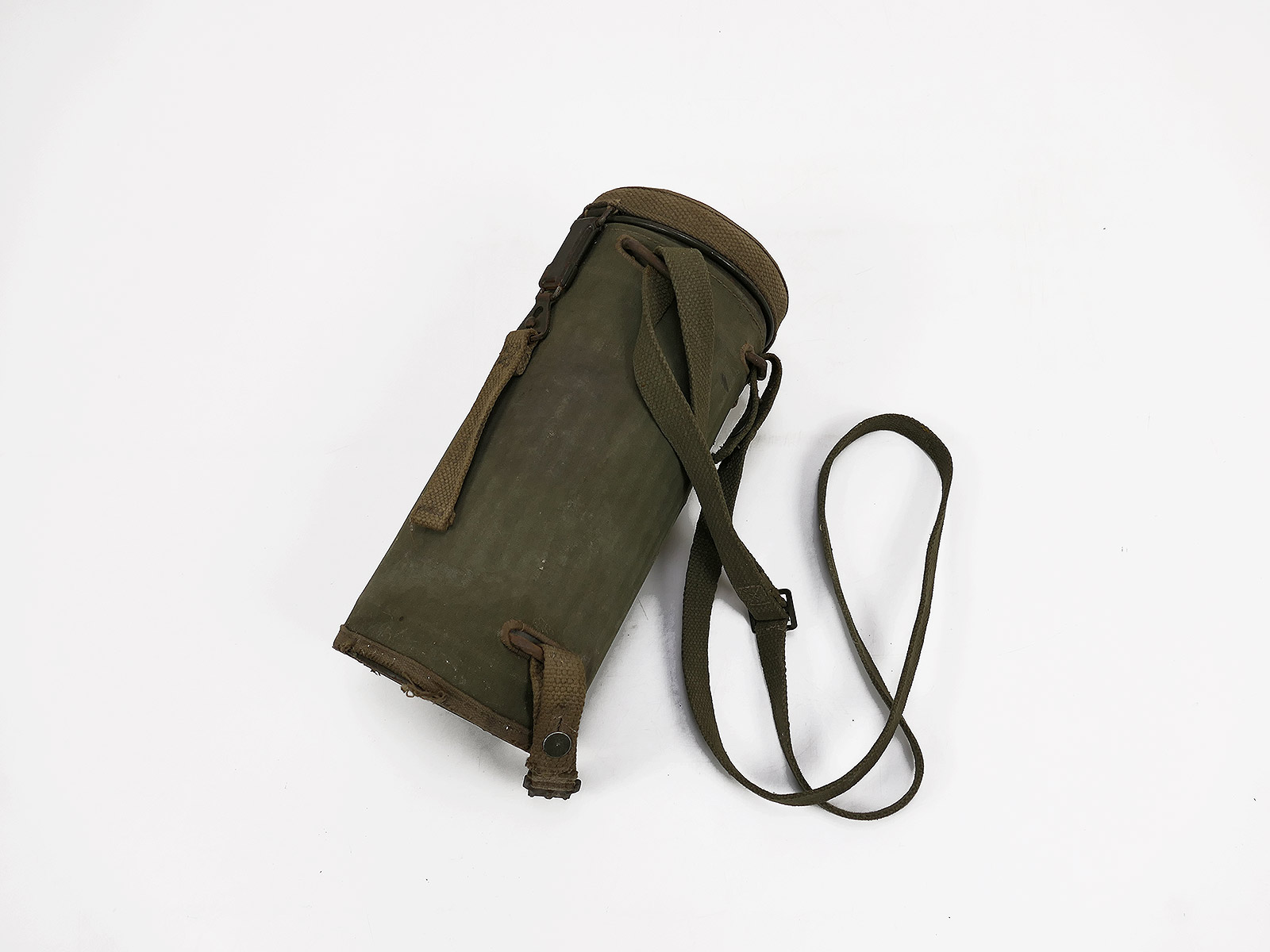 Original BW Bundeswehr Gasmaskendose mit Beriemung und Stoff Bezug / Klapperschutz