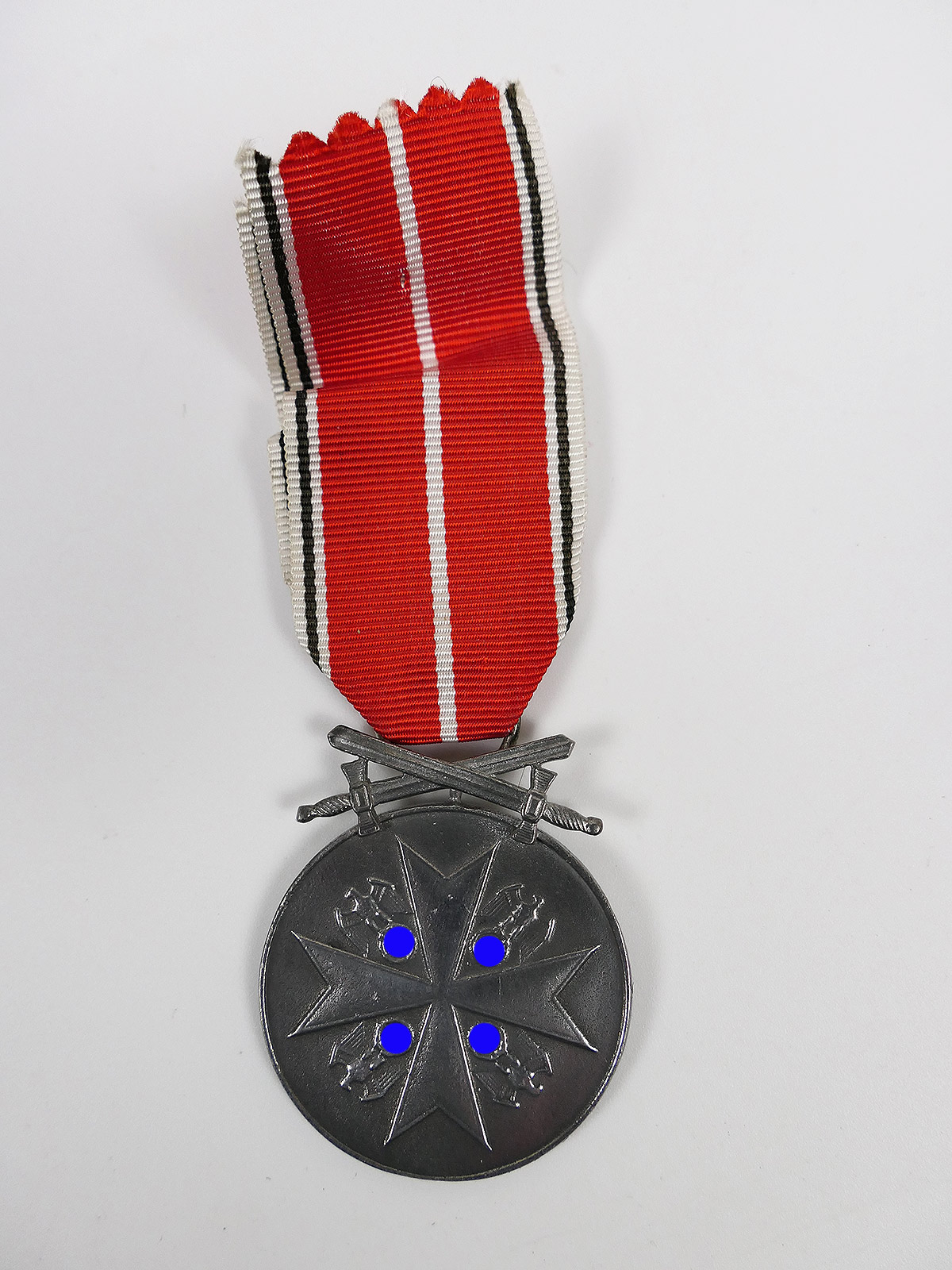 Deutsche Verdienstmedaille Silber mit Schwertern Frakturschrift am Band
