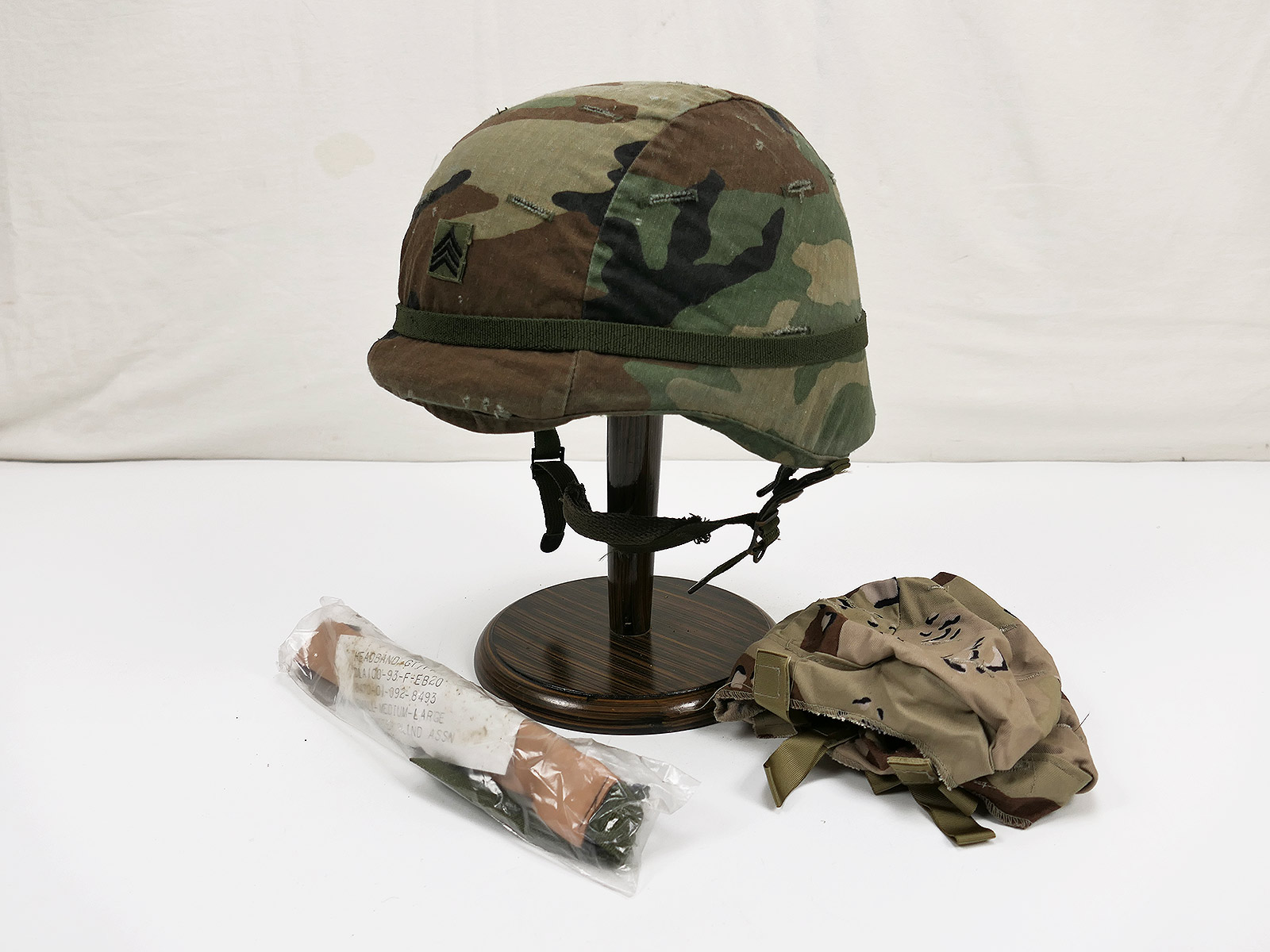 #63 US PASGT Gefechtshelm Combat Helmet Gr. Large mit US Desert + Woodland Helmbezug SCHÖN!