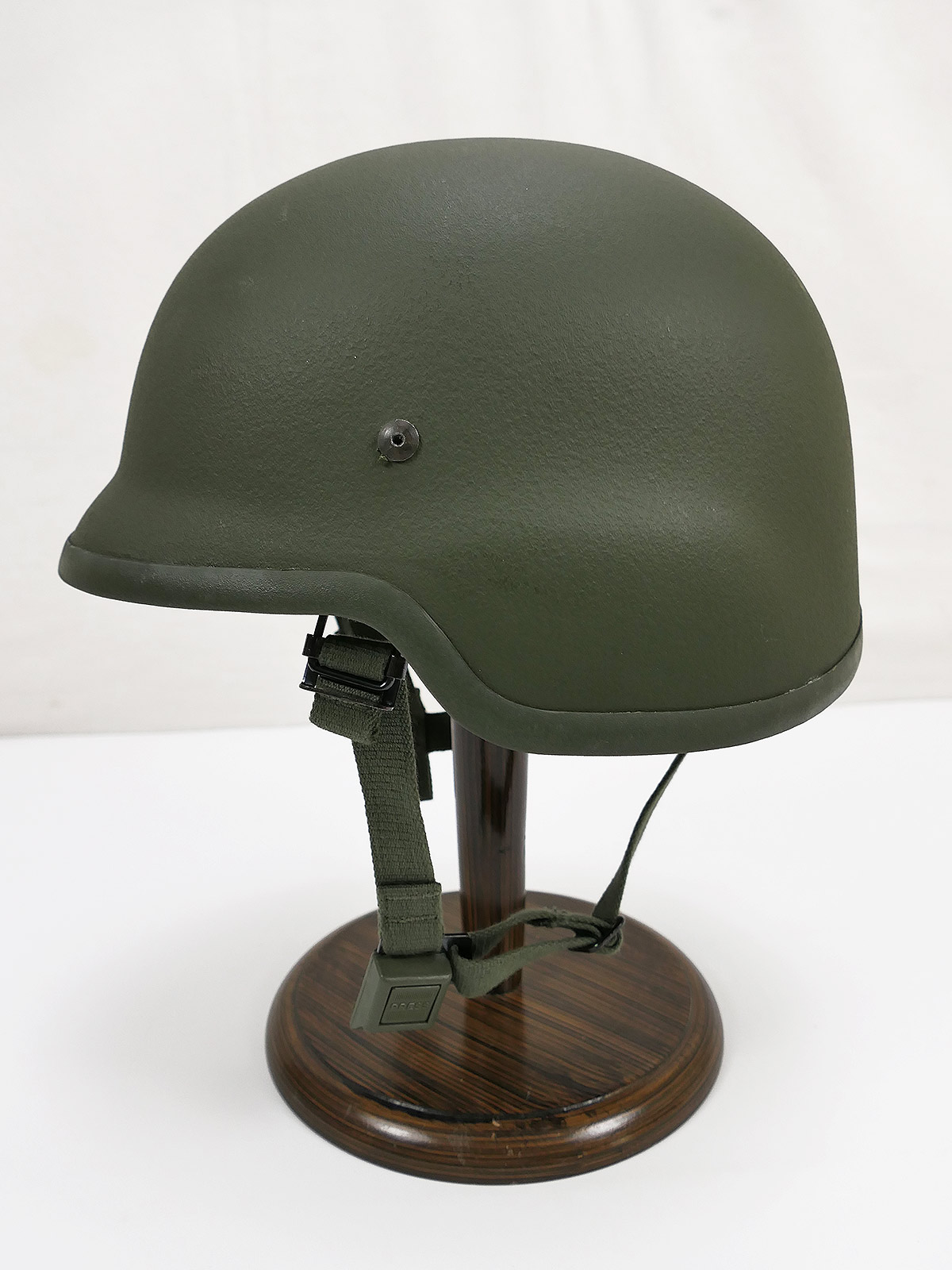BW Original Bundeswehr Gefechtshelm Gr. 58-60 INDUYCO München TOP aber Kinnriemen defekt