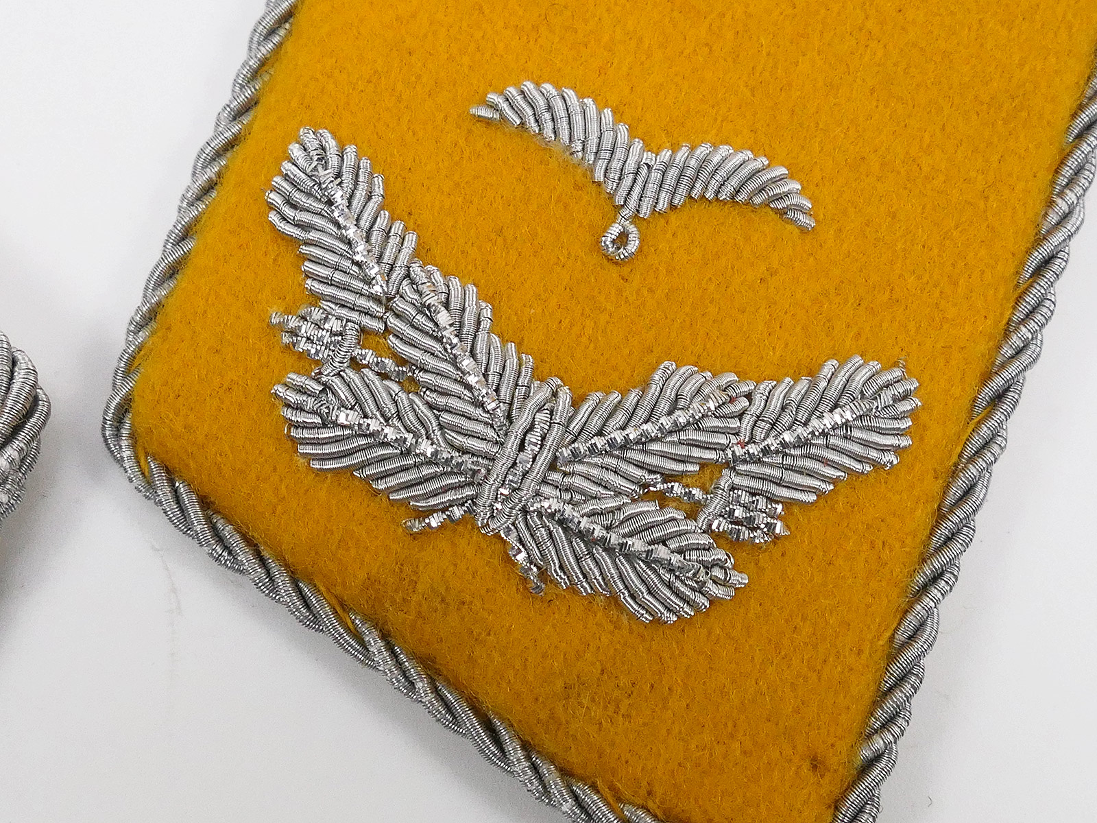 P1635892