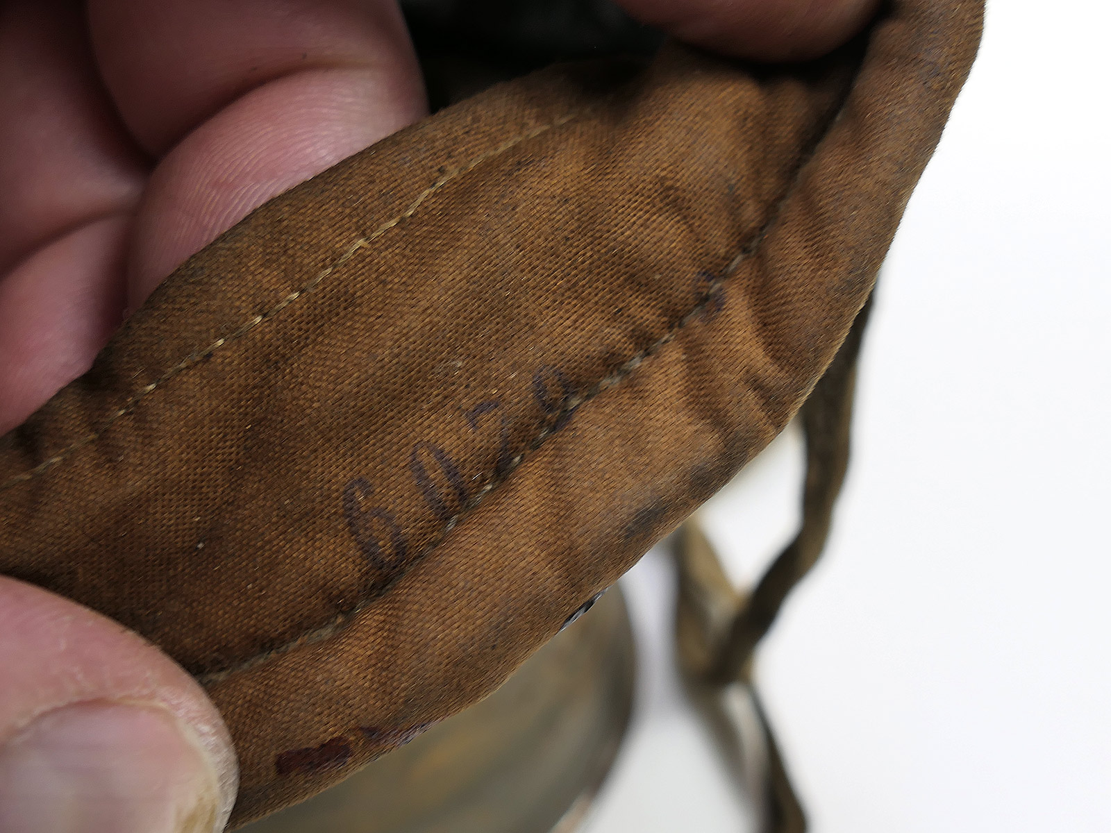WK1 Original Leder Gasmaske M17 + Filter in Original Bereitschaftsbüchse COLLECTION BATTLE WORN