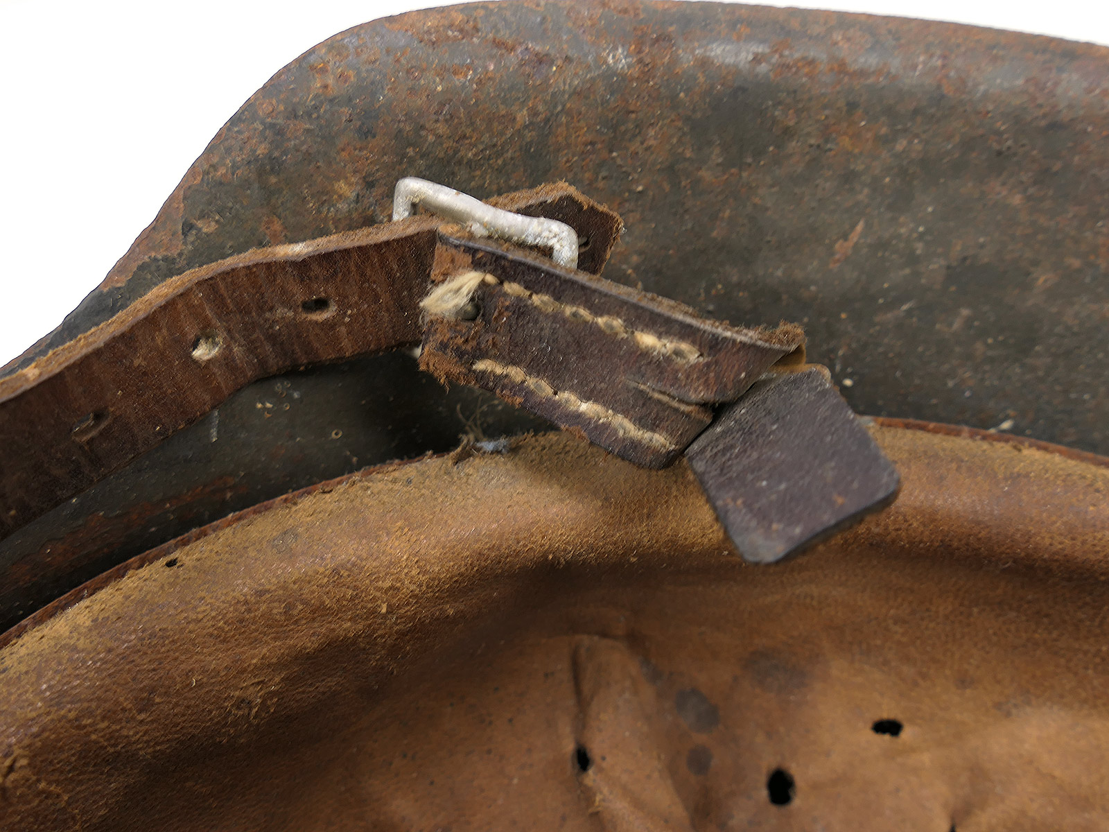 Wehrmacht SD Stahlhelm M42 mit Helmfutter u. Kinnriemen ORIGINAL SCHEUNENFUND