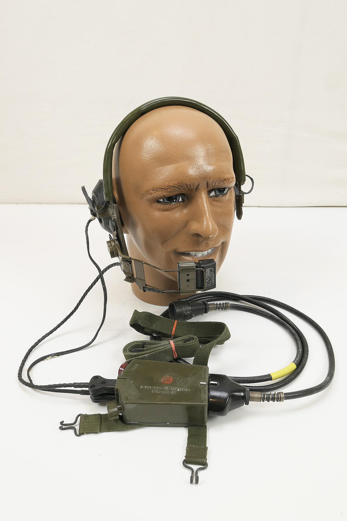 P1470063 #6 US Vintage Headset SA-142/GSA-6 Switchbox mit Kopfhörer Kehlkopfmikrofon chest set Vietnam