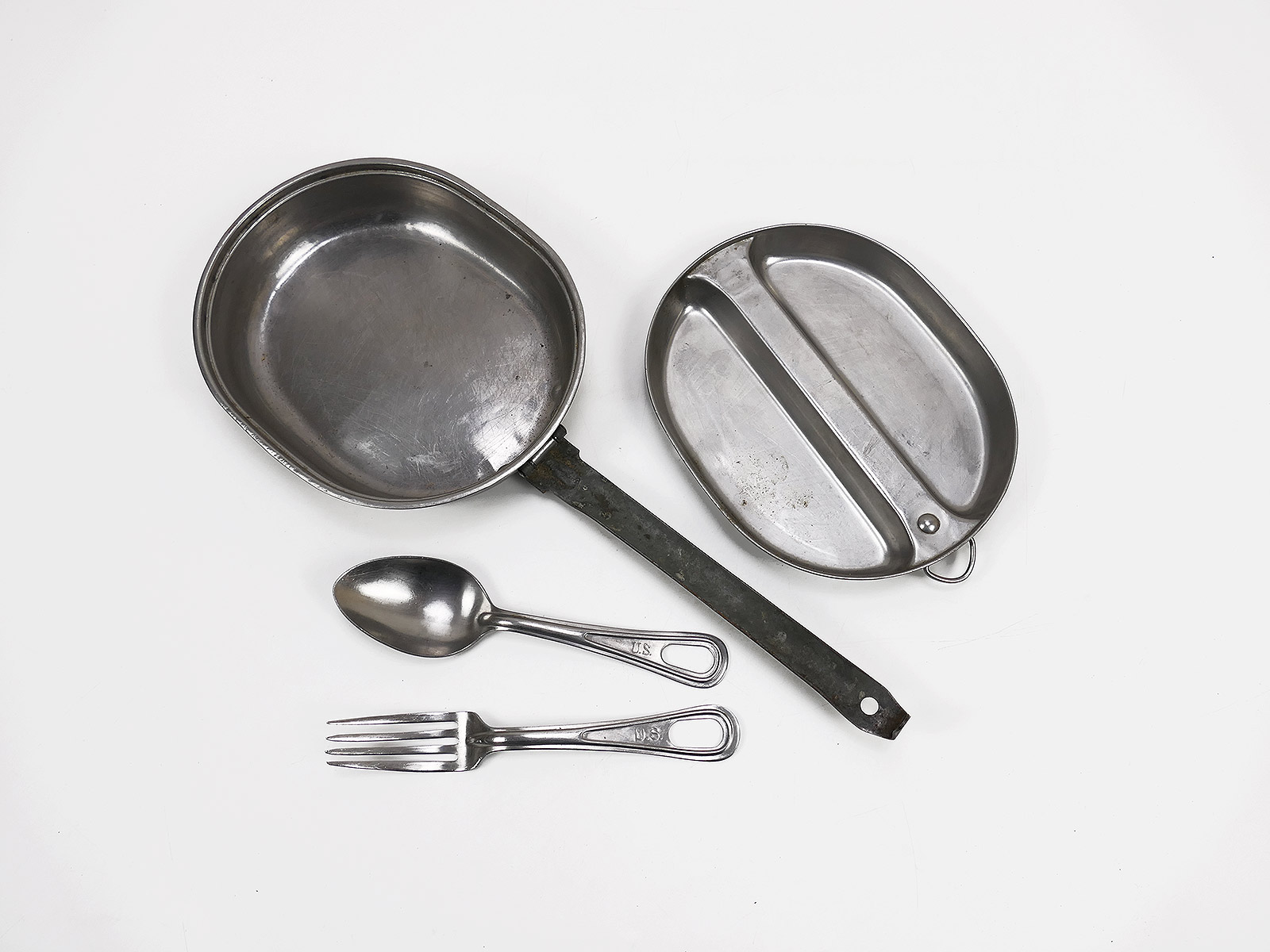 Original US Army WW2 Essgeschirr Kochgeschirr Canteen 1944 + Essbesteck Gabel Löffel Collection BATTLE WORN