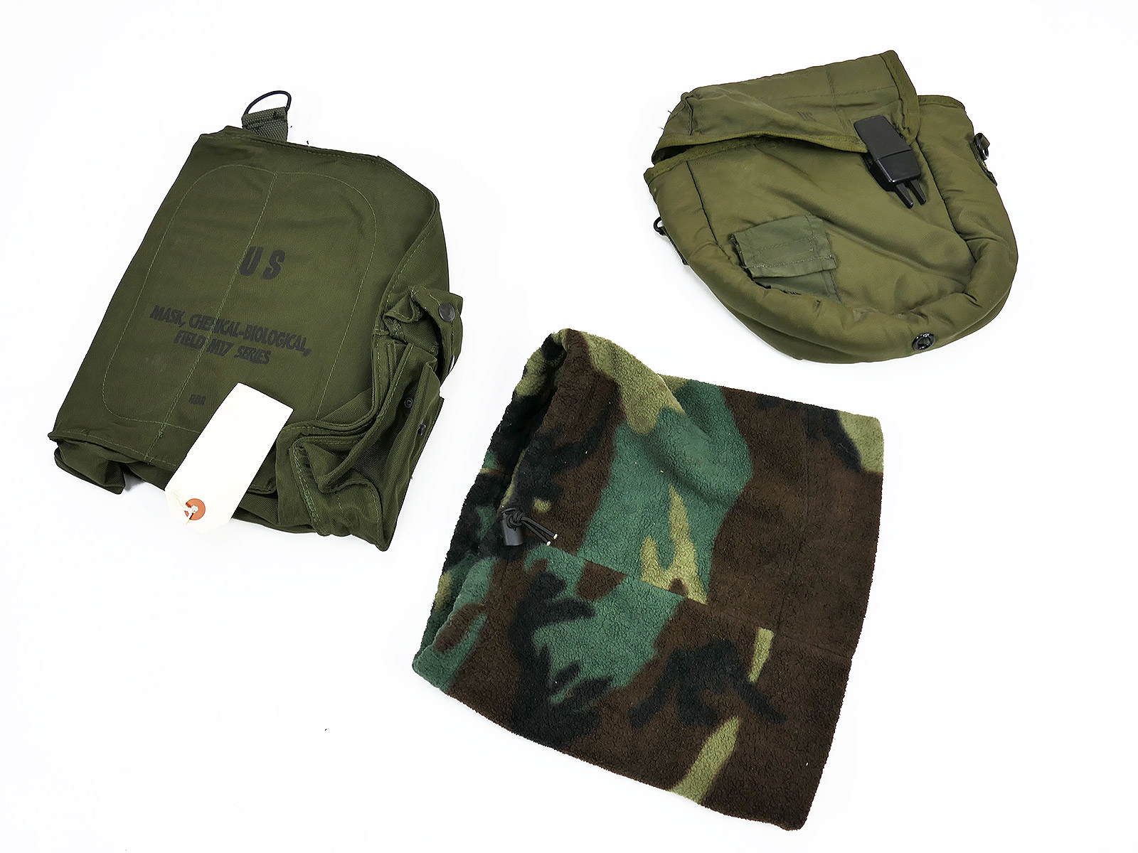 Flohmarktkiste 15kg Miliaria Militär Konvolut US Army Taschen Ersatzteile Bekleidung Ausrüstung Mützen ANSEHEN