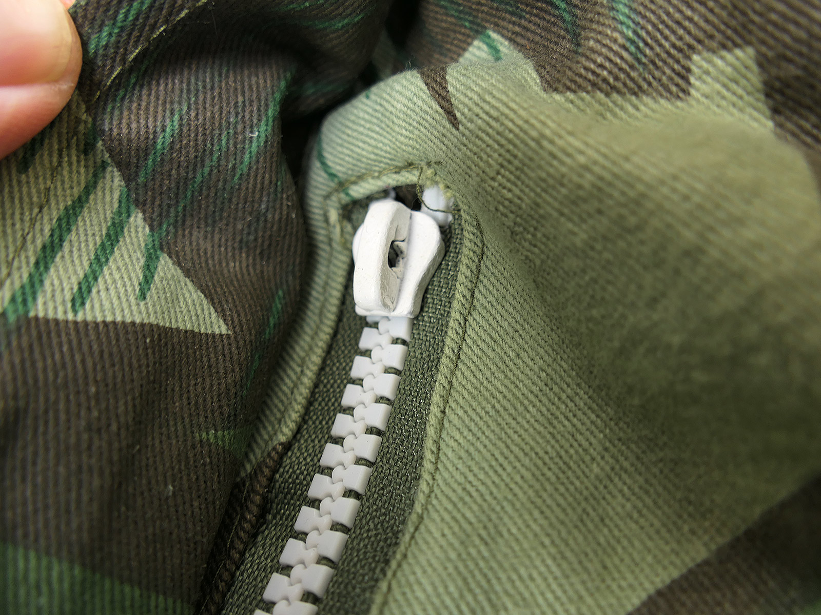 Luftwaffe Fallschirmjäger Knochensack Gr.1 Splittertarn mit Abzeichen COLLECTION BATTLE WORN