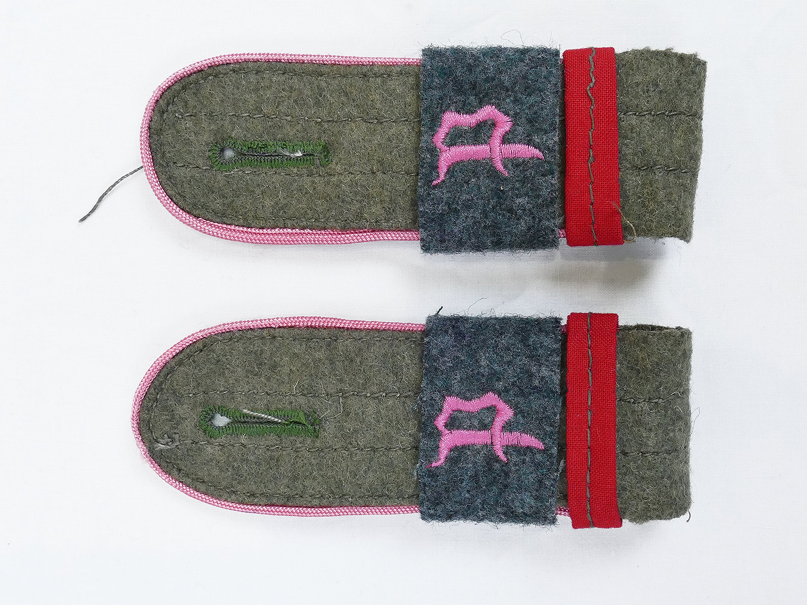 P1350660 Wehrmacht M44 Schulterstücke Spätkrieg Panzerjäger Mannschaften Schulterklappen