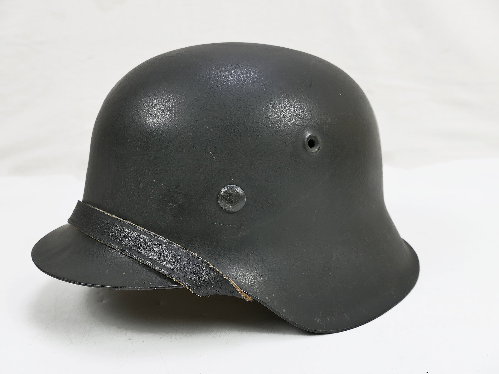 Original Luftwaffe Stahlhelm M42 ET64 mit Helmfutter u. Kinnriemen Gr.57 BATTLE WORN