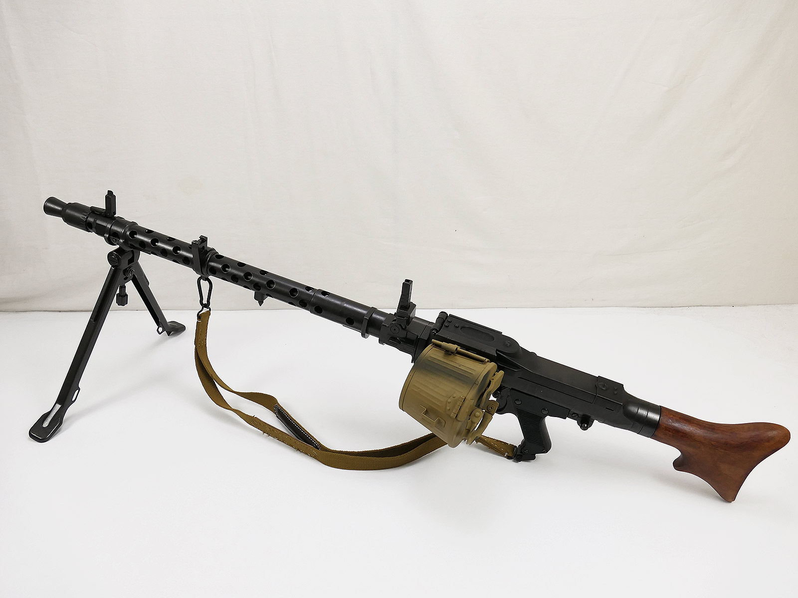 Wehrmacht Maschinengewehr MG34 Deko Modell + Trageriemen + Gurt Trommel Sonderumbau 25/04 026
