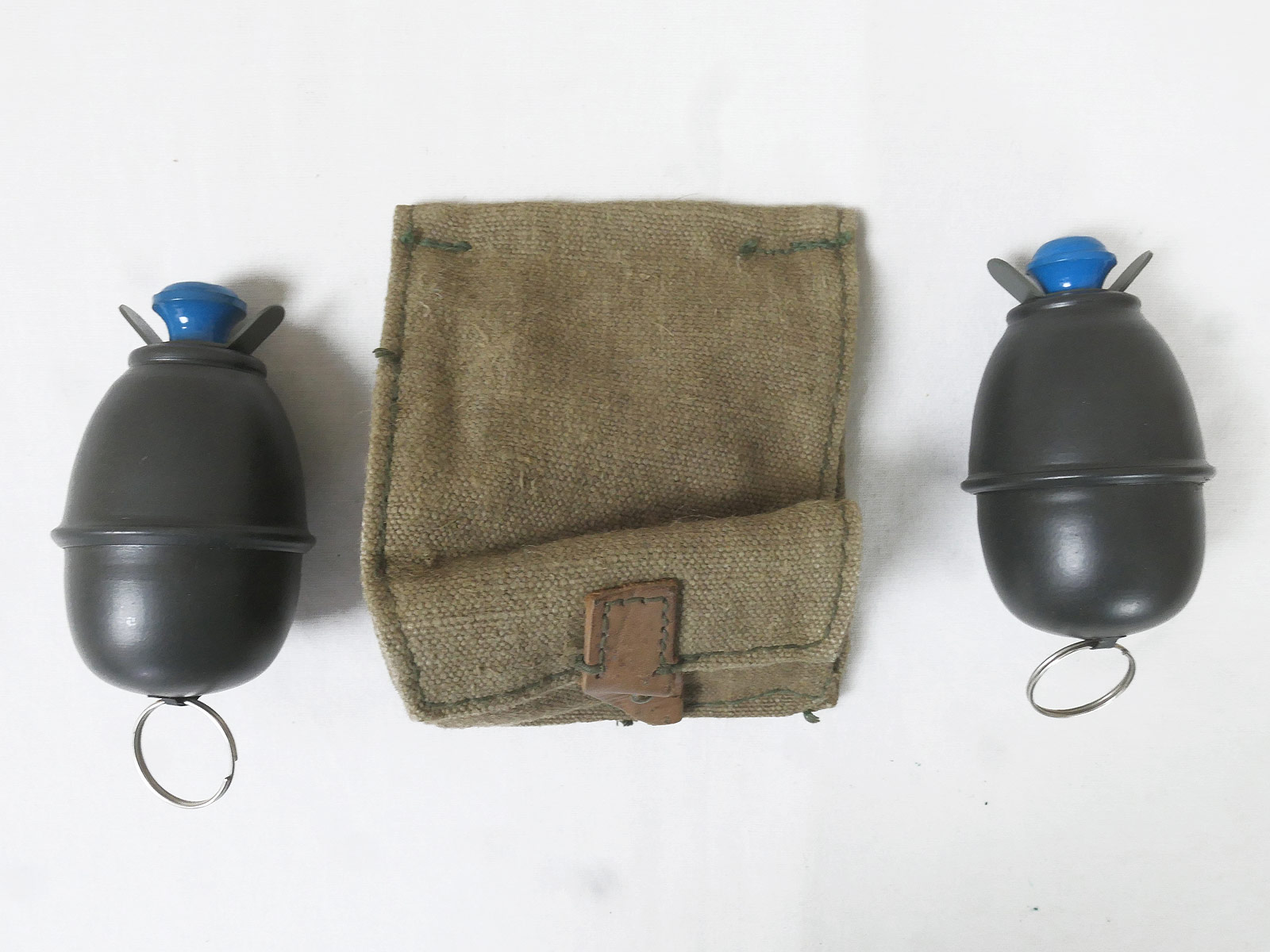 2x Eihandgranate M39 Wehrmacht DEKO 1:1  / Zünderimitat abschraubbar mit Beute Koppeltasche