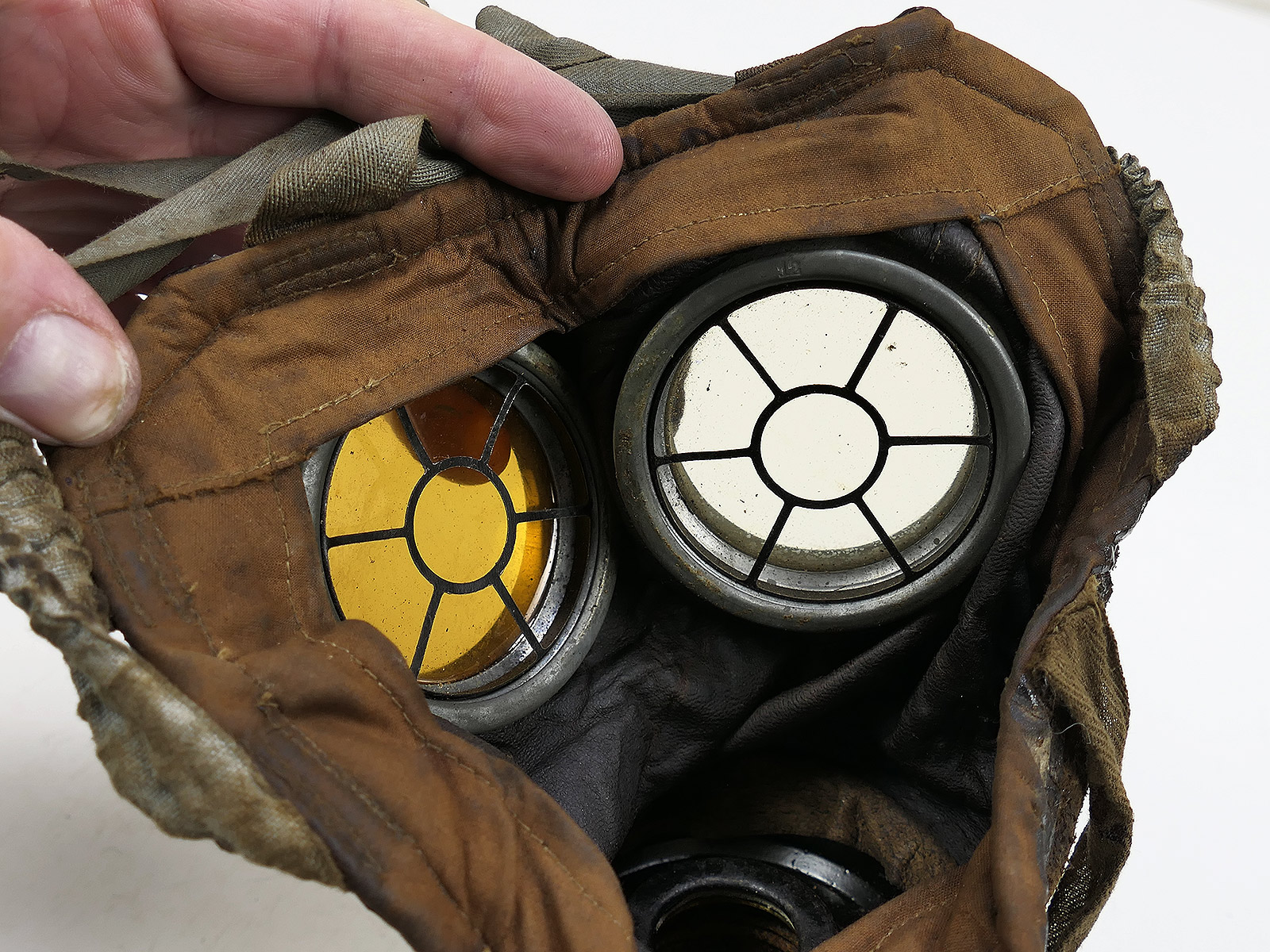 WK1 Original Leder Gasmaske M17 + Filter in Original Bereitschaftsbüchse COLLECTION BATTLE WORN
