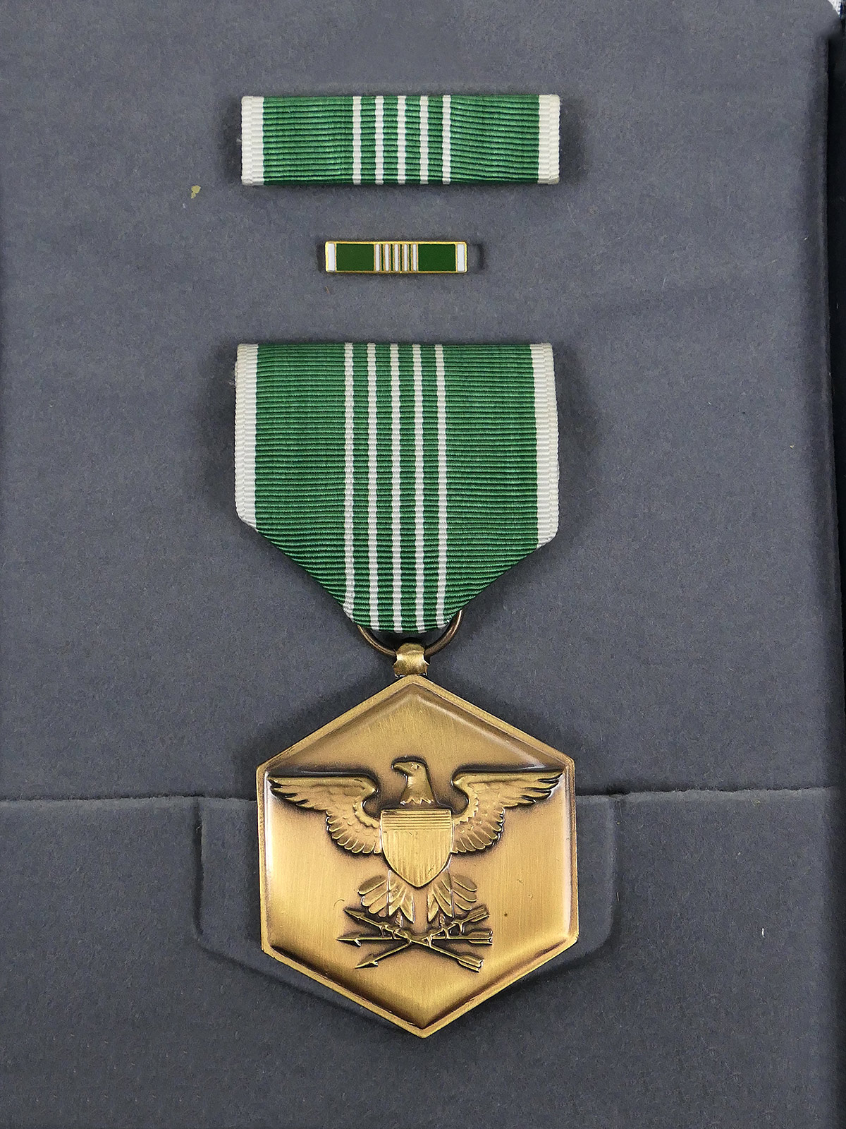 P1357098