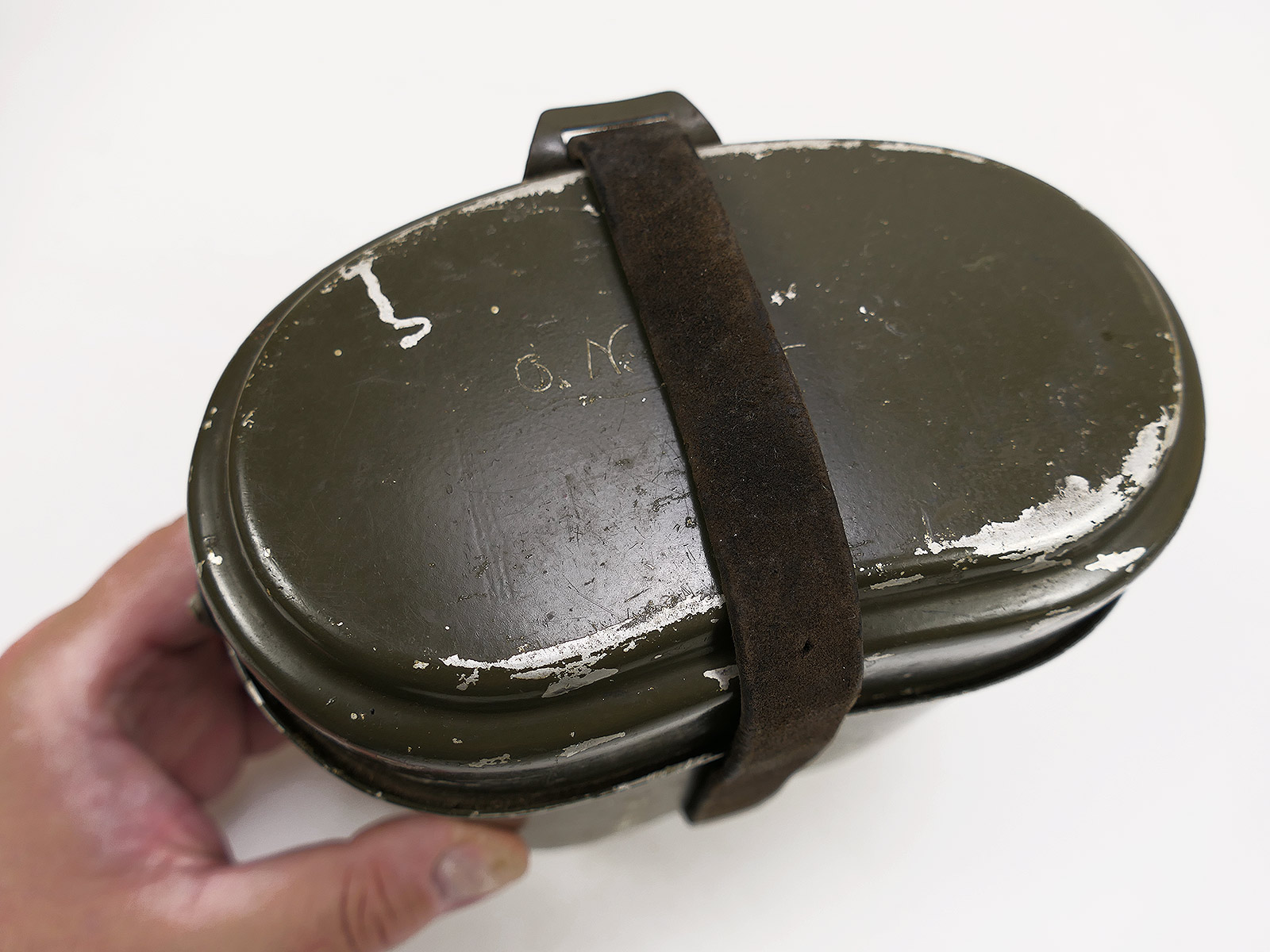 Kochgeschirr Wehrmacht Hersteller OHW 44 mit Lederriemen COLLECTION BATTLE WORN