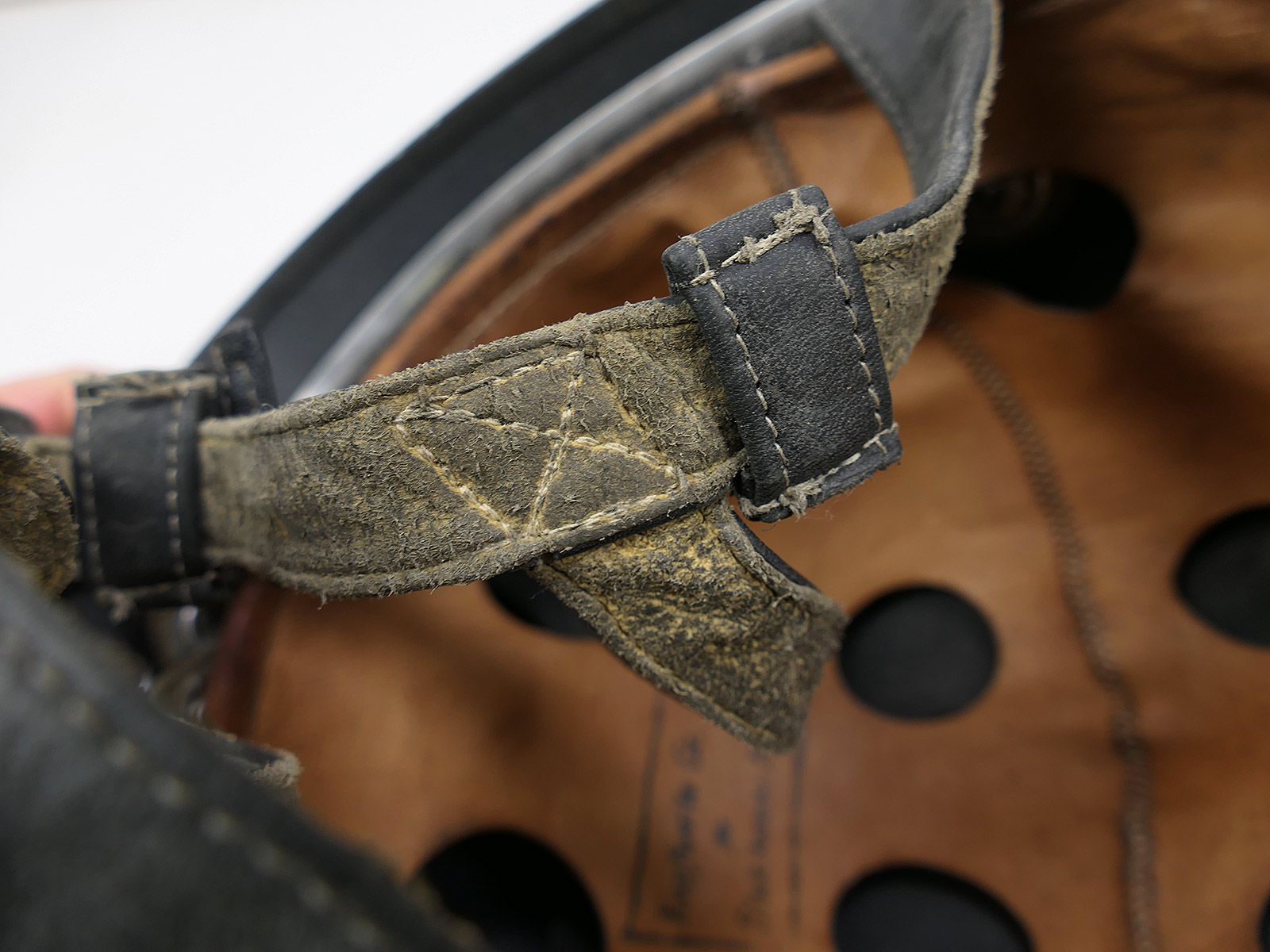 Einzelstück - Vintage Camouflage Fallschirmjägerhelm DD Stahlhelm M38 Luftwaffe Fallschirmjäger COLLECTION
