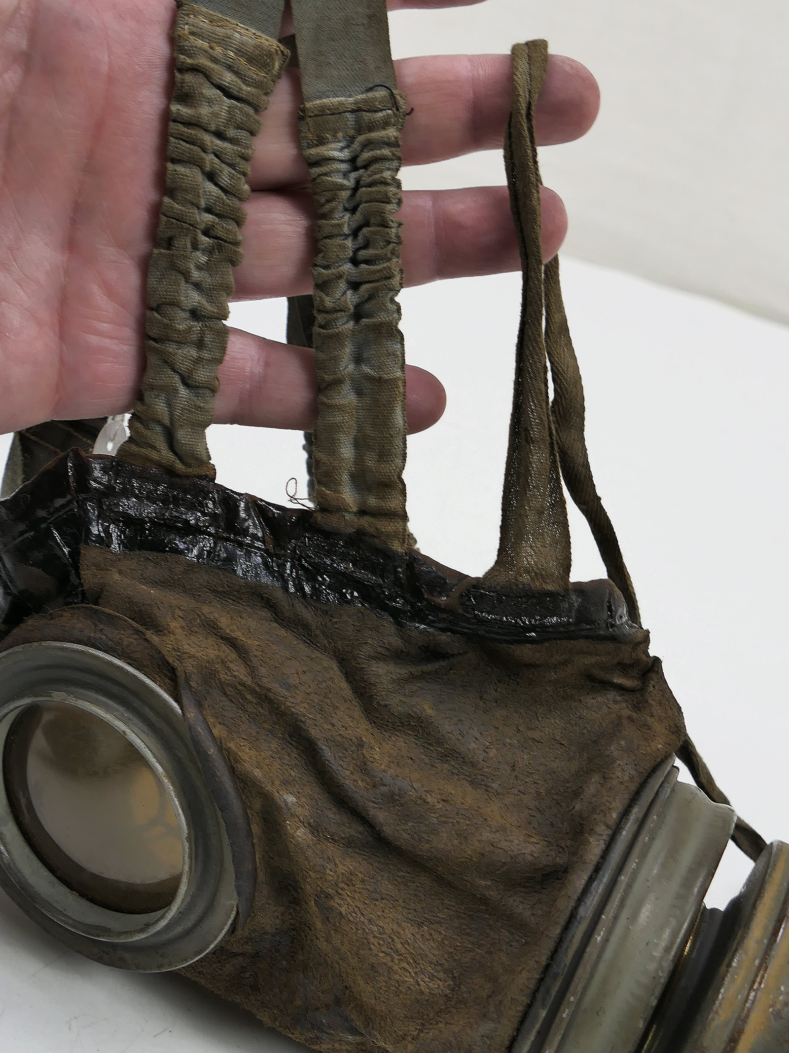 WK1 Original Leder Gasmaske M17 + Filter in Original Bereitschaftsbüchse COLLECTION BATTLE WORN